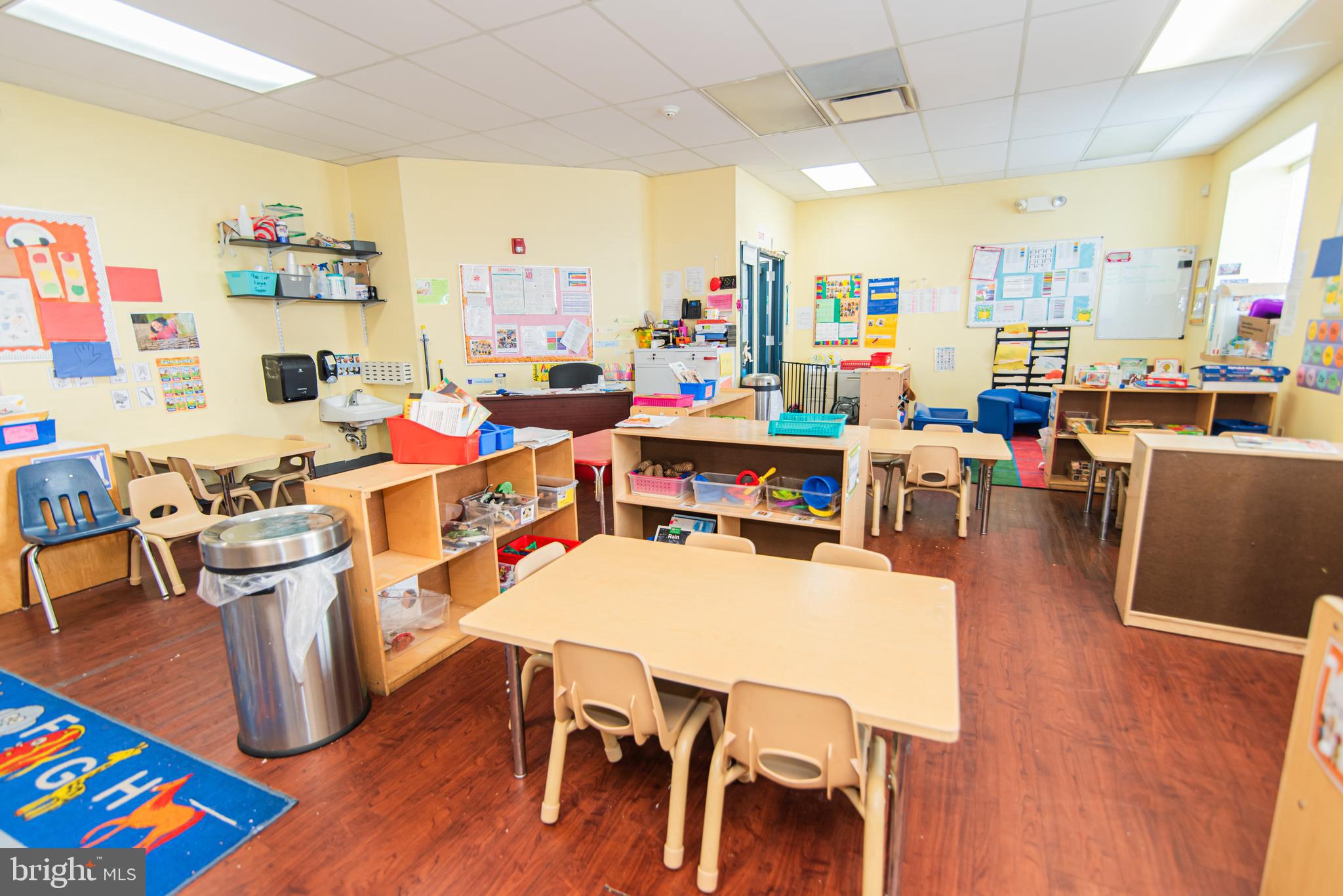 FRANKFORD - Commercial Sale