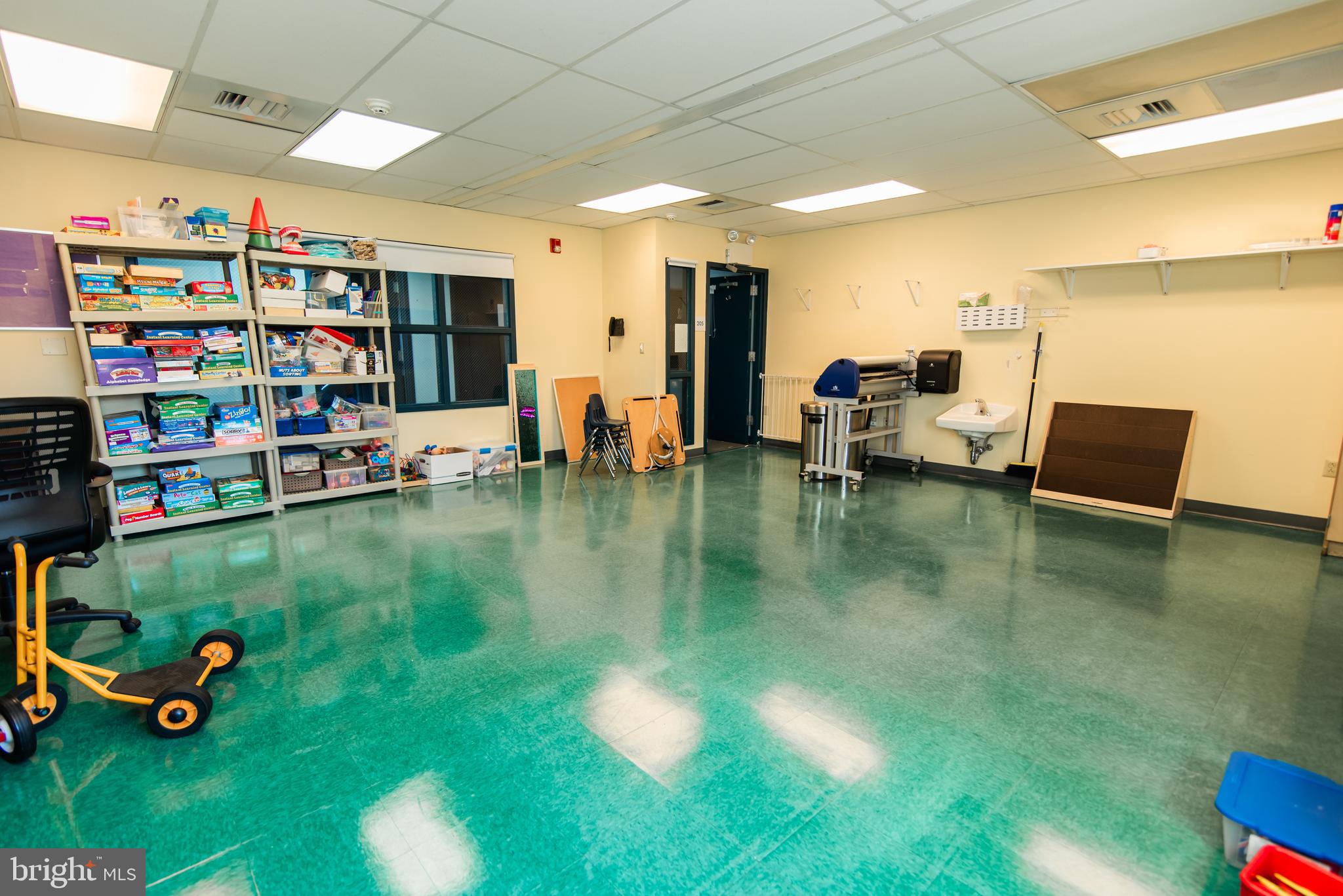 FRANKFORD - Commercial Sale