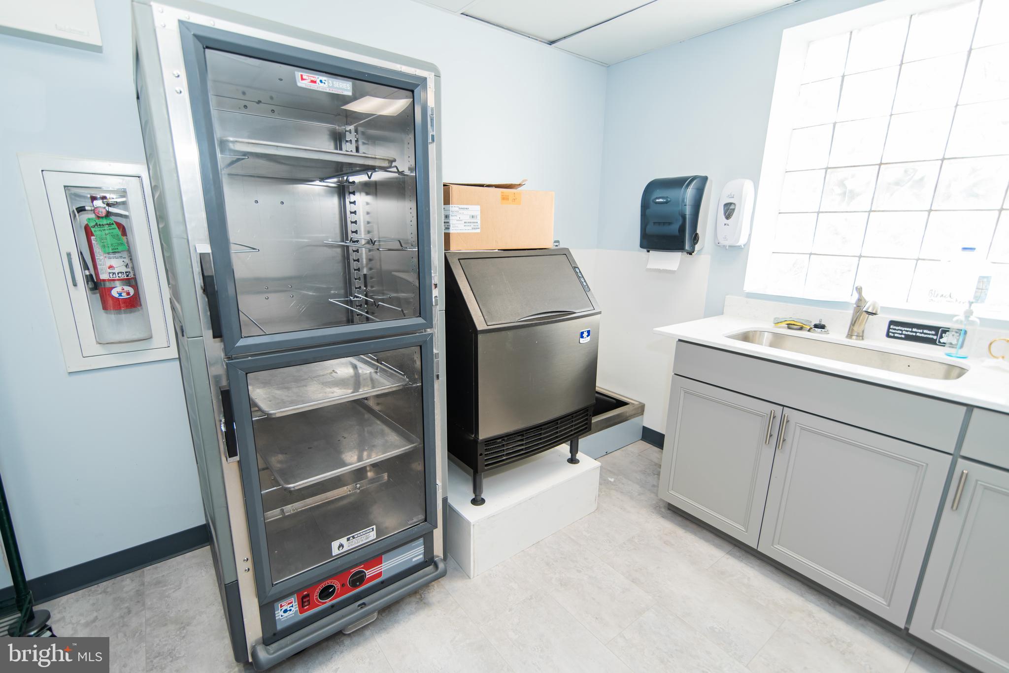 FRANKFORD - Commercial Sale