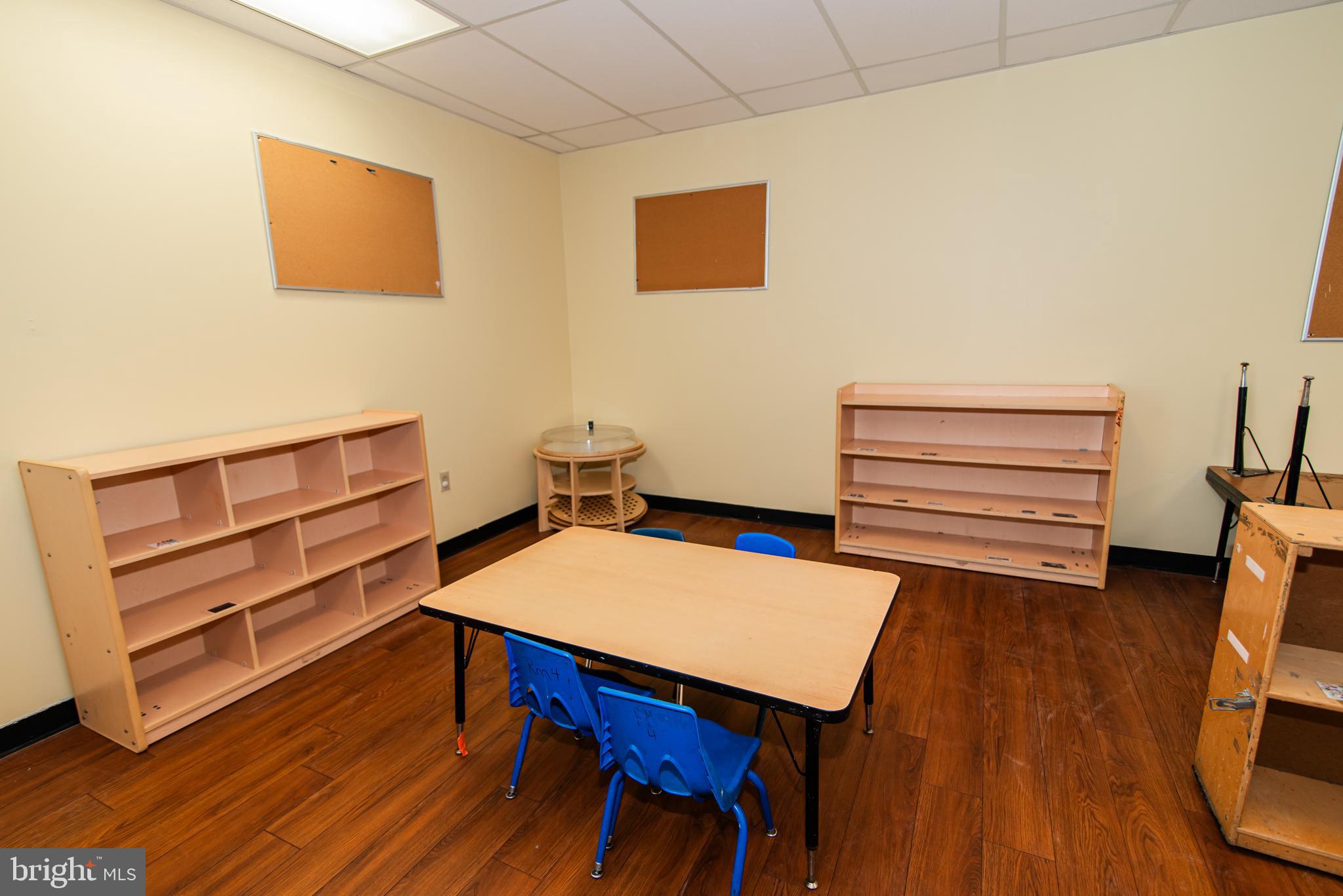 FRANKFORD - Commercial Sale