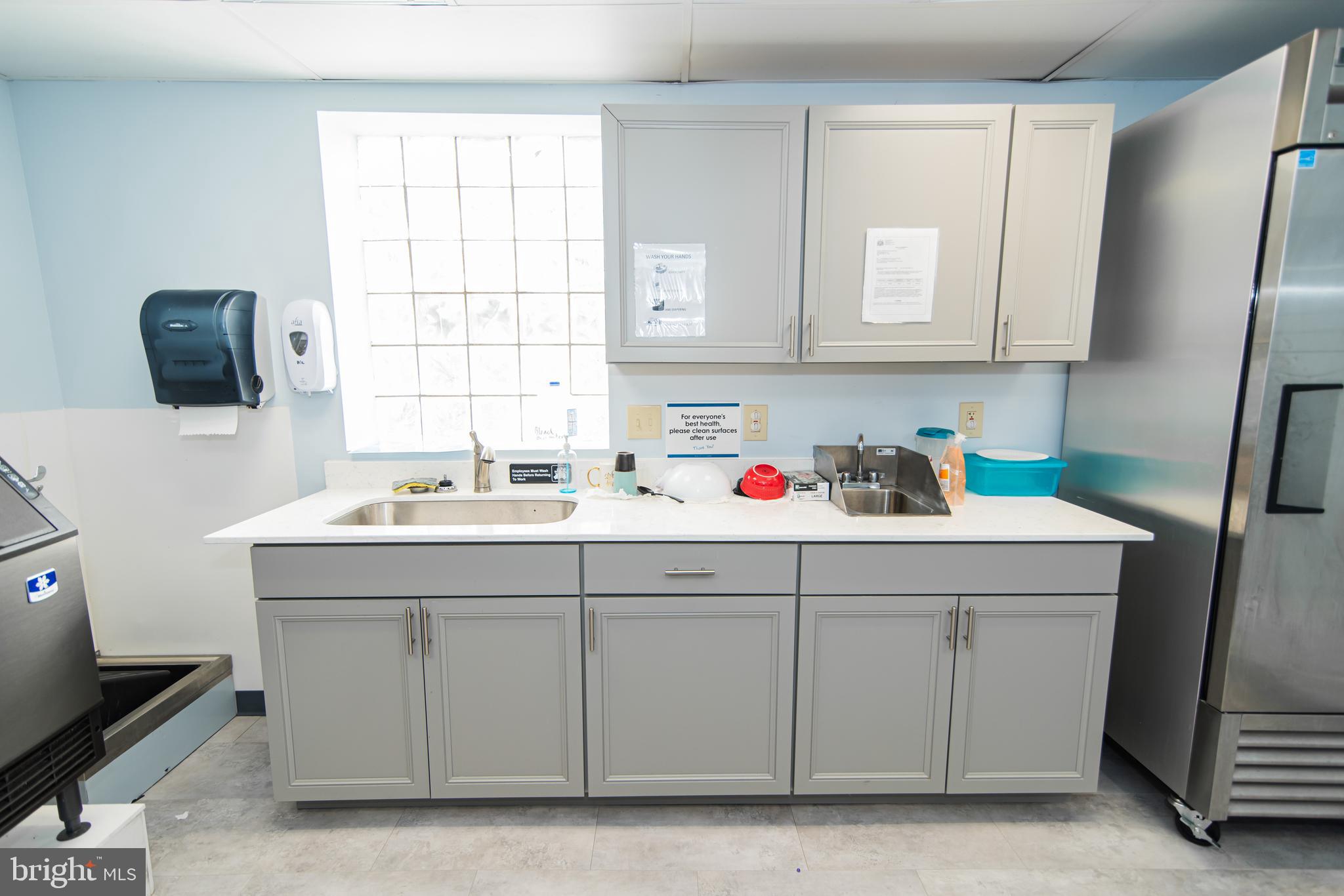 FRANKFORD - Commercial Sale