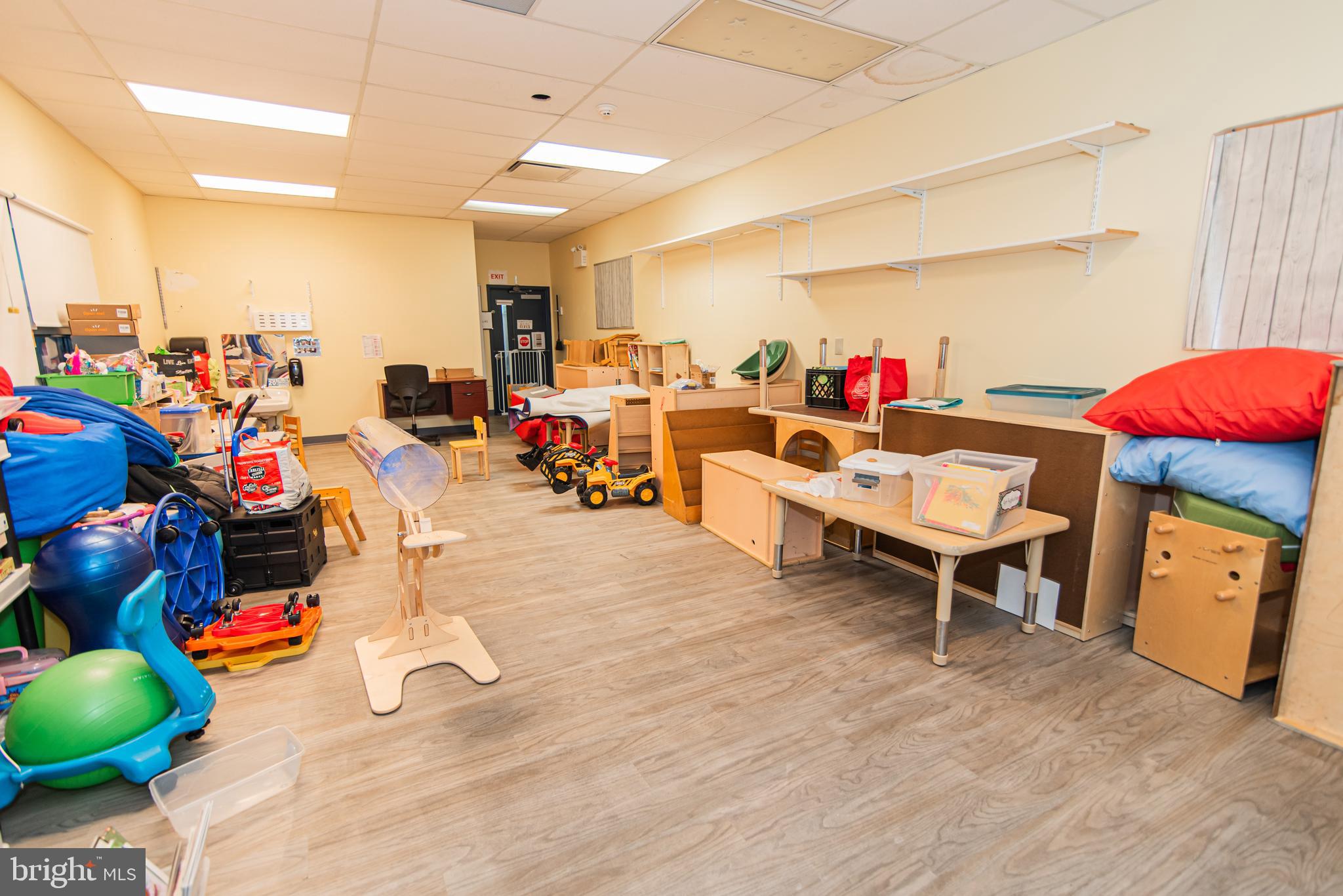 FRANKFORD - Commercial Sale