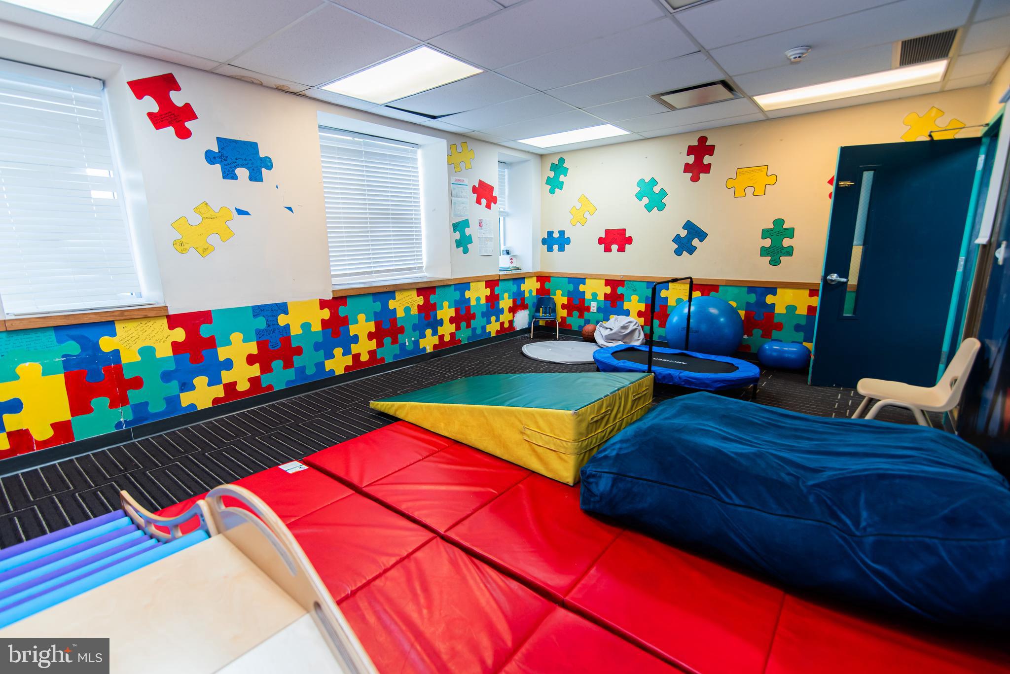 FRANKFORD - Commercial Sale