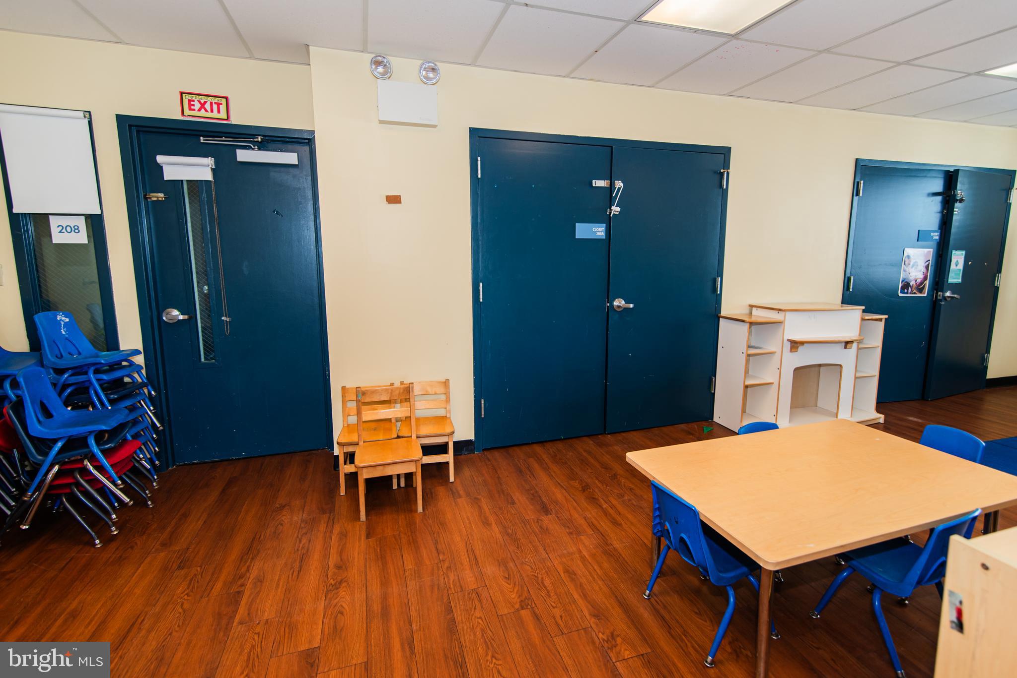 FRANKFORD - Commercial Sale