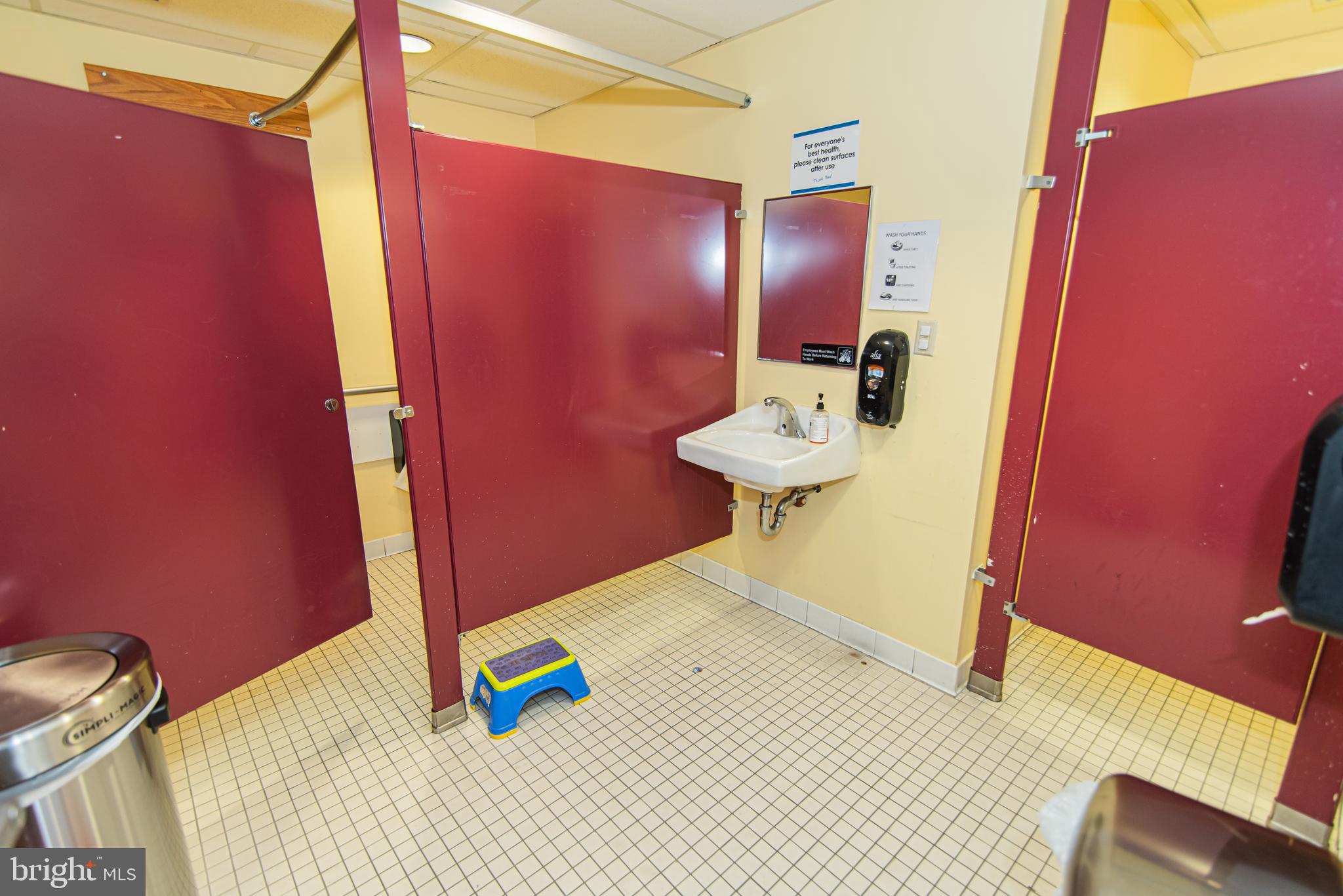 FRANKFORD - Commercial Sale