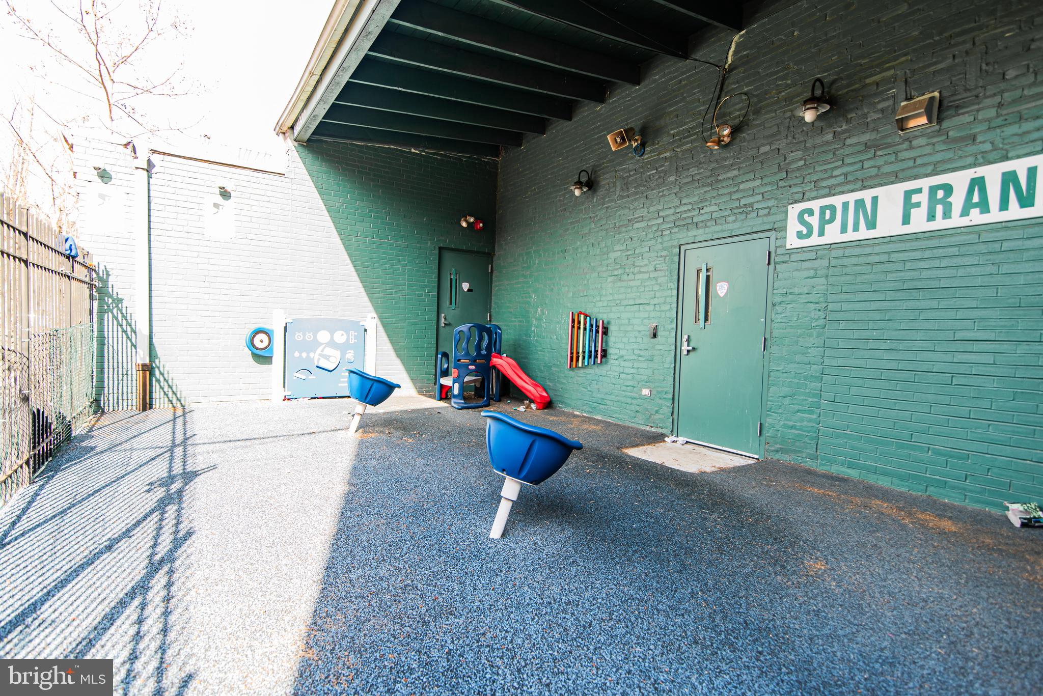 FRANKFORD - Commercial Sale