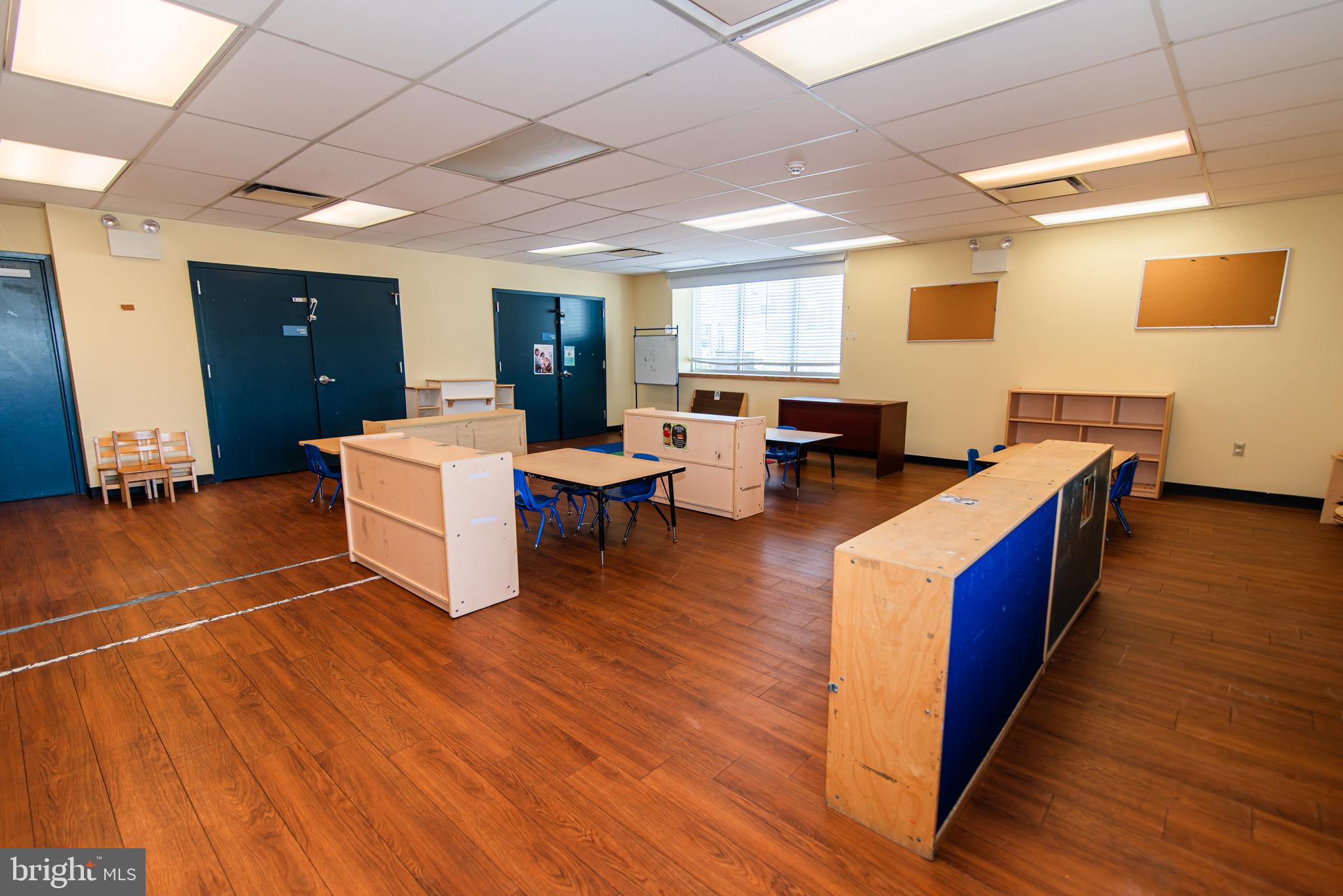 FRANKFORD - Commercial Sale