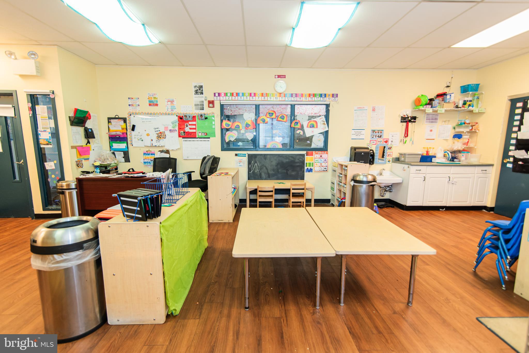 FRANKFORD - Commercial Sale