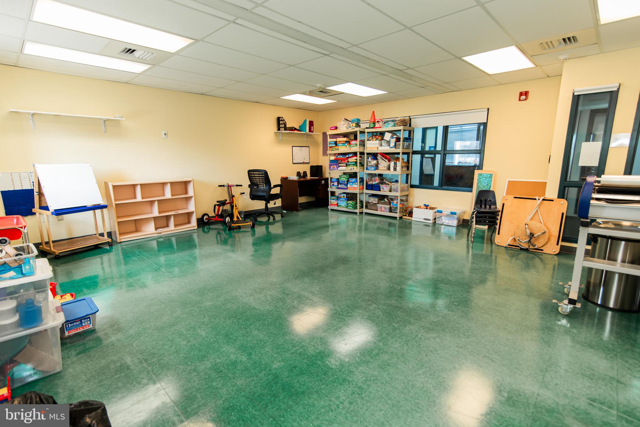 FRANKFORD - Commercial Sale