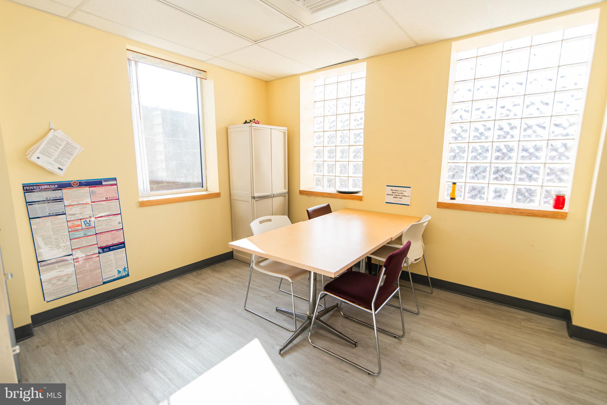 FRANKFORD - Commercial Sale