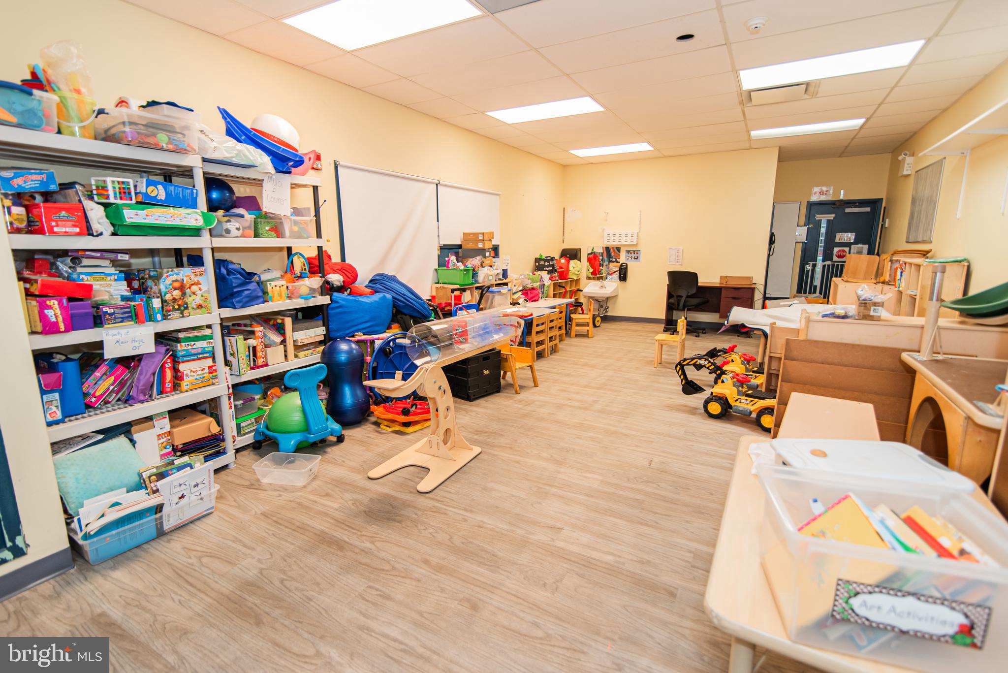 FRANKFORD - Commercial Sale