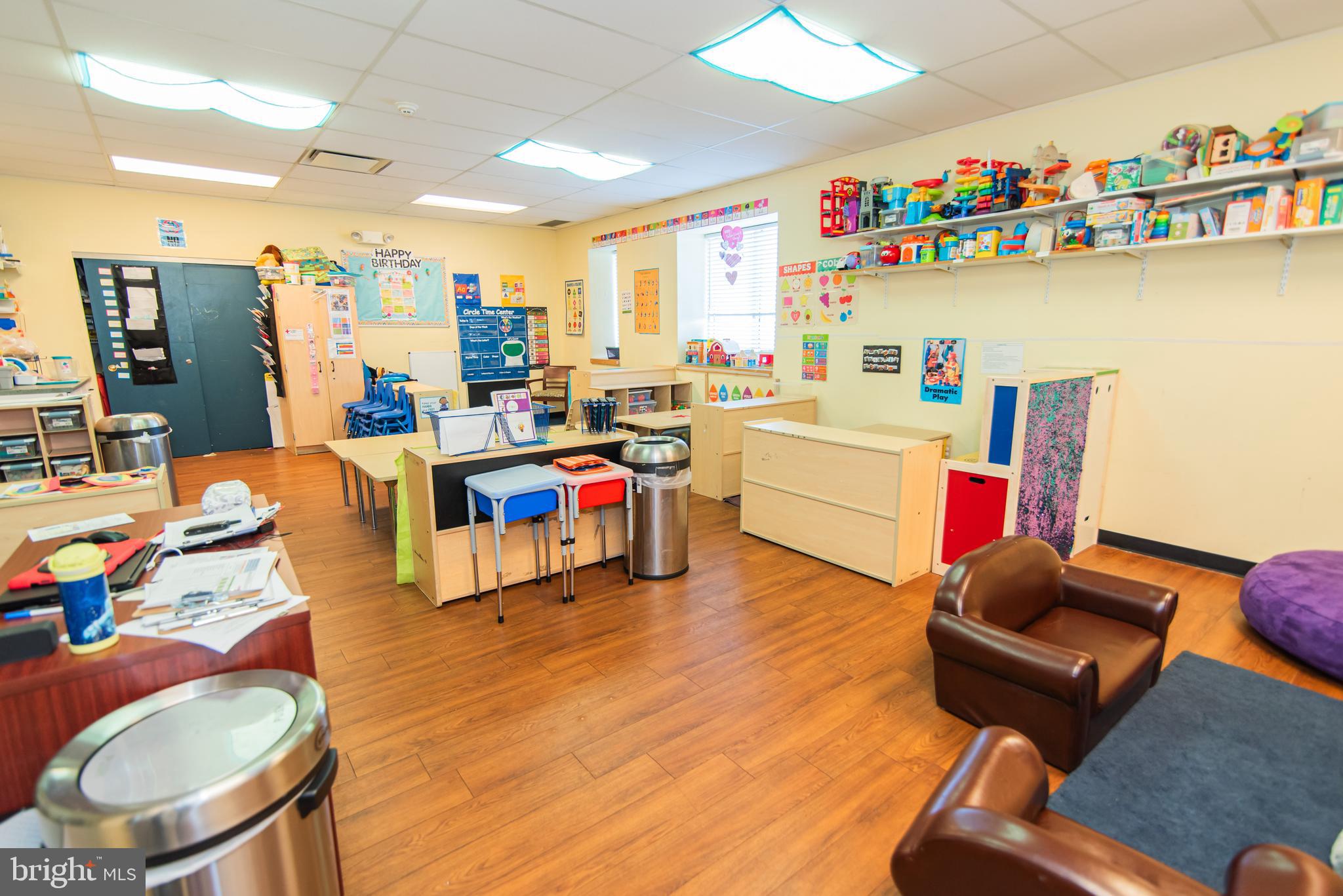 FRANKFORD - Commercial Sale