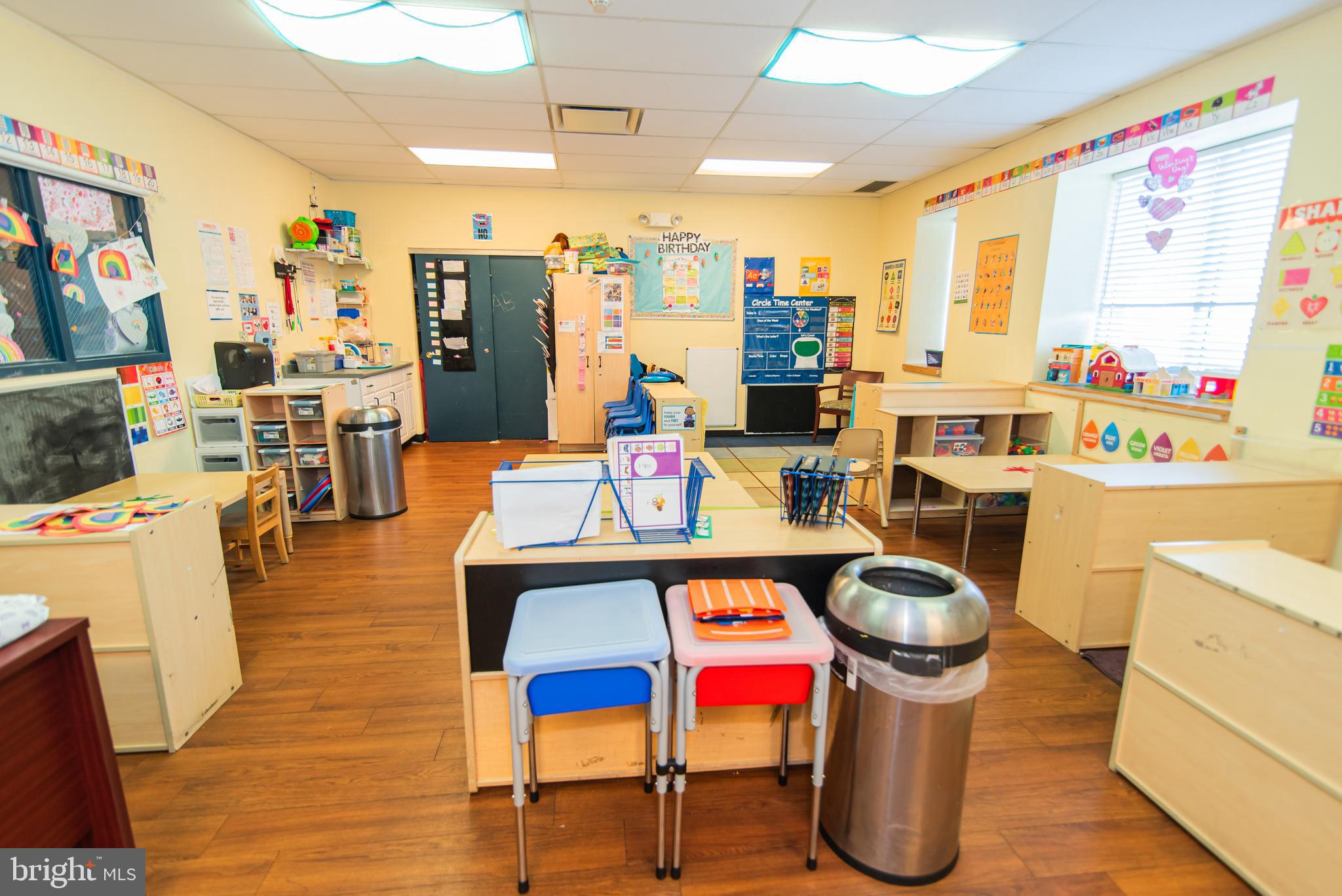 FRANKFORD - Commercial Sale