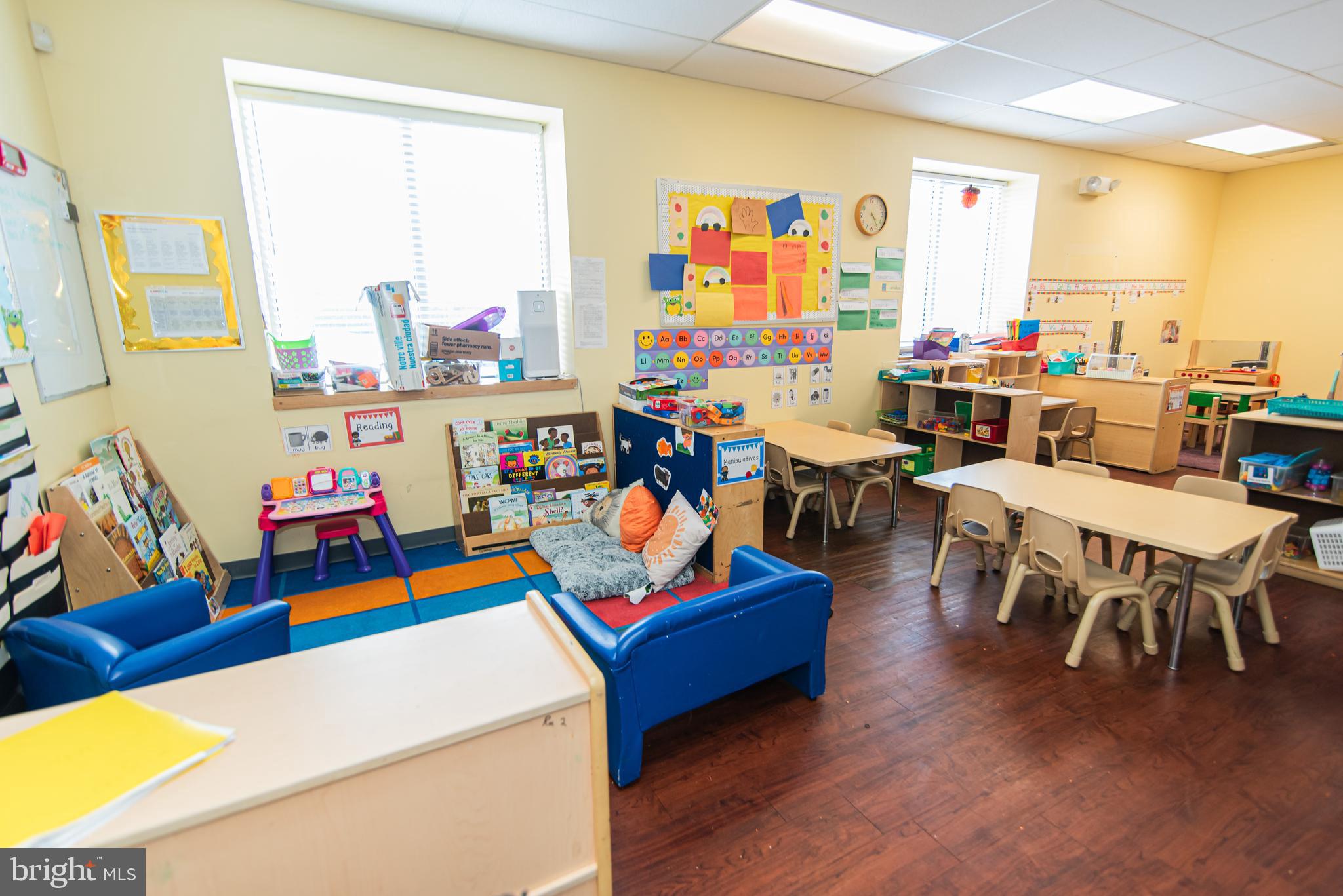 FRANKFORD - Commercial Sale