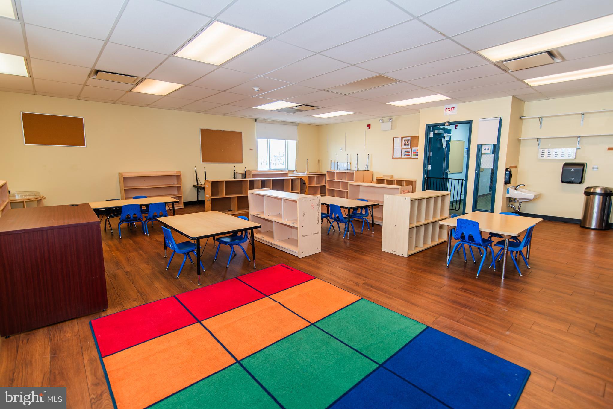 FRANKFORD - Commercial Sale