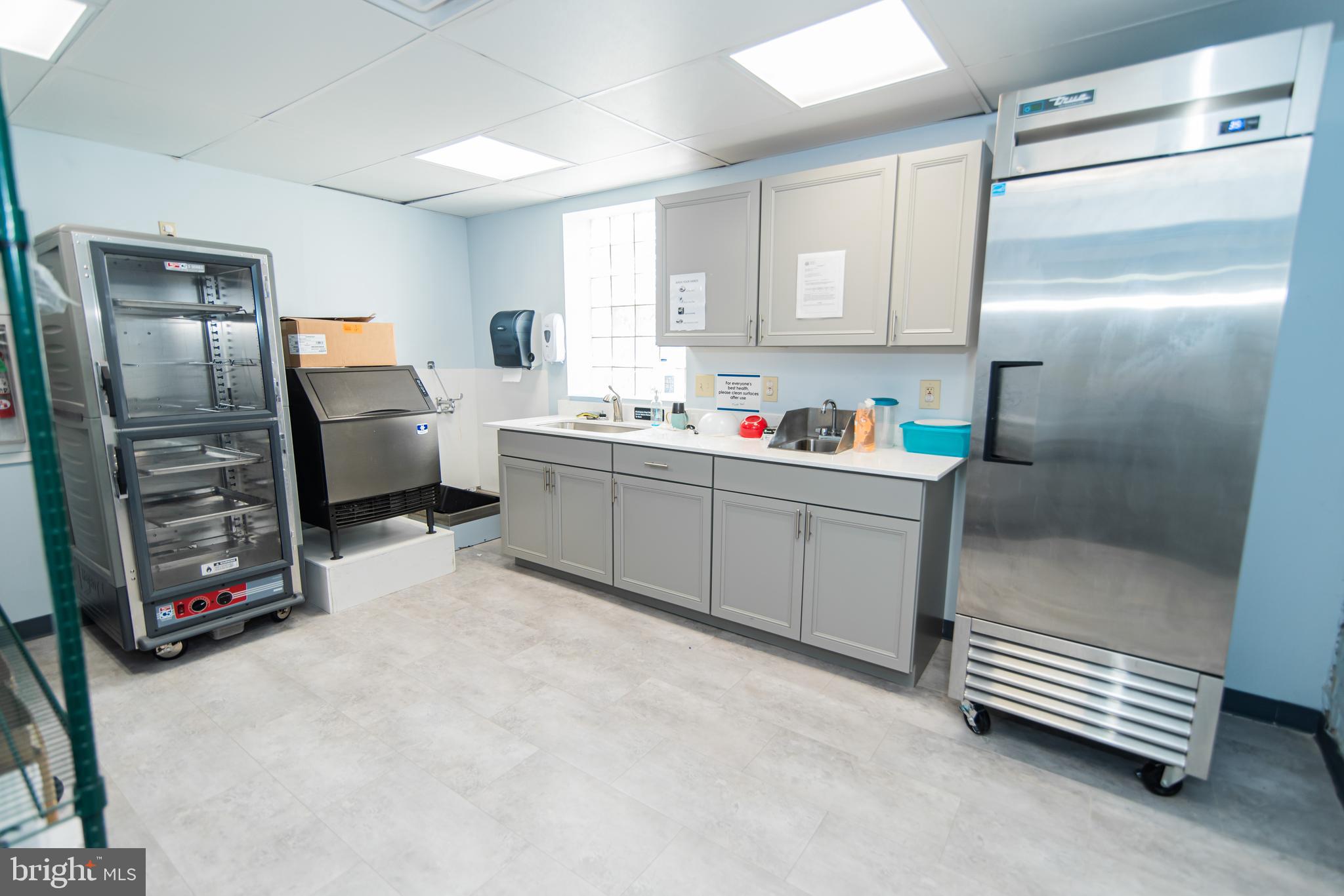 FRANKFORD - Commercial Sale