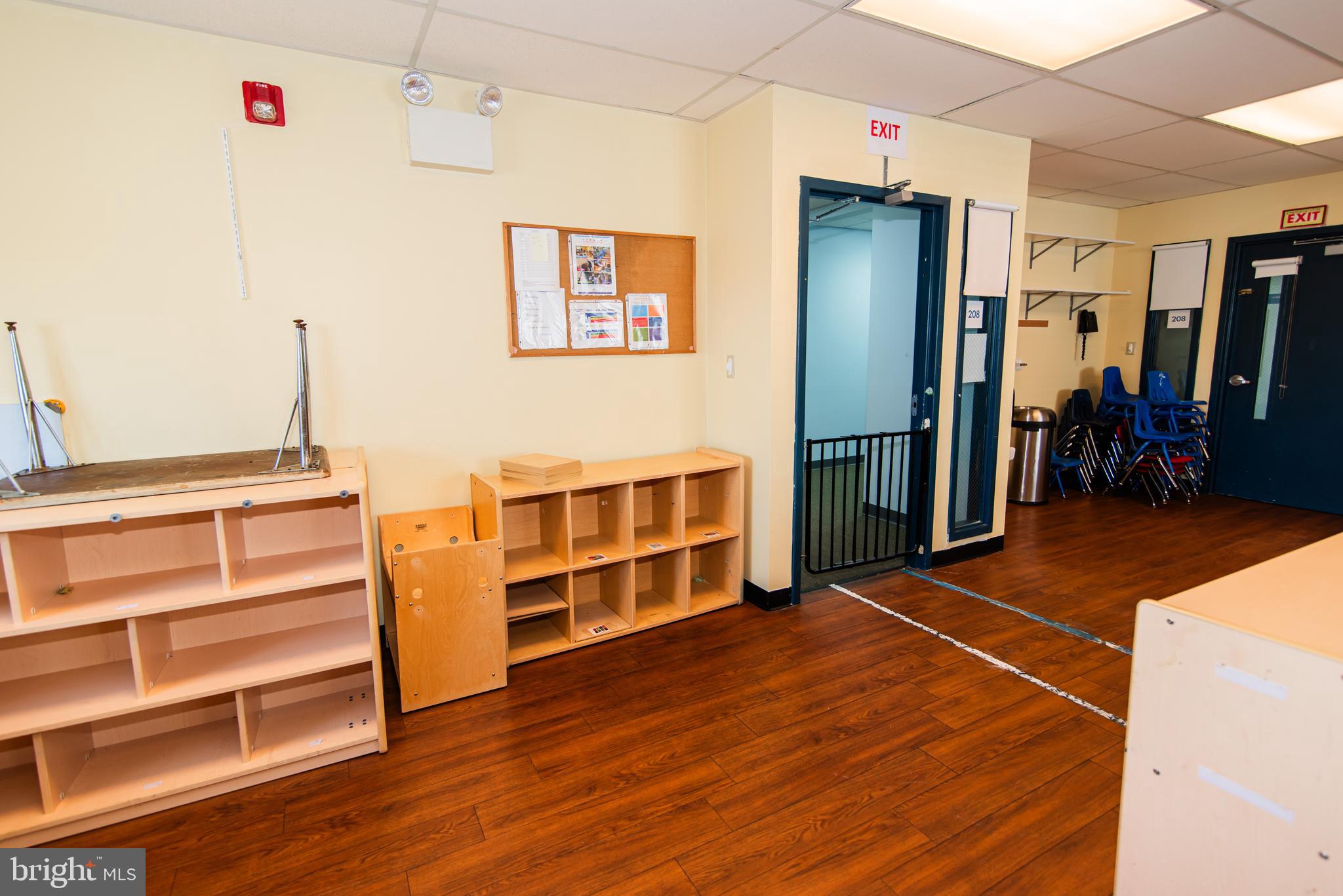 FRANKFORD - Commercial Sale