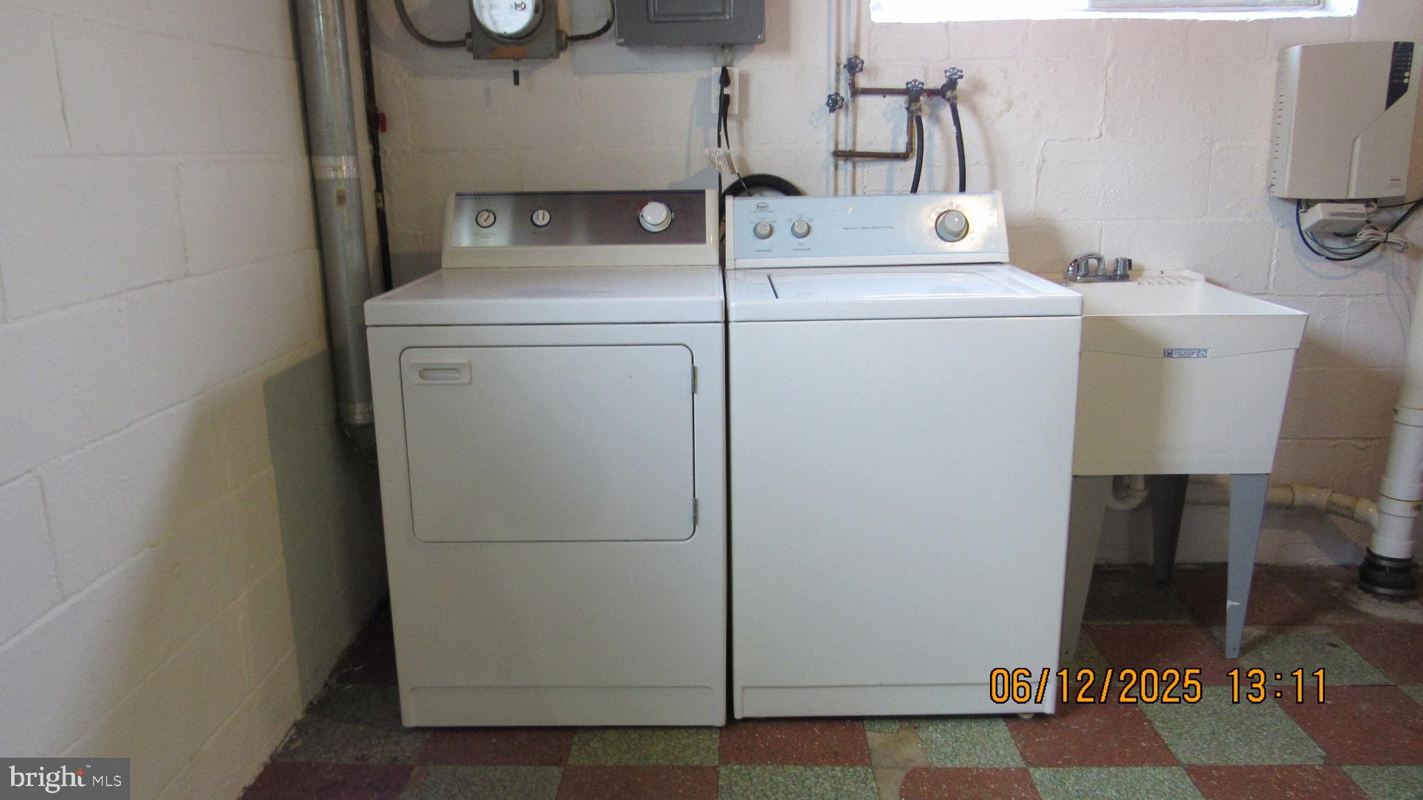 FOX RIDGE MANOR - Residential