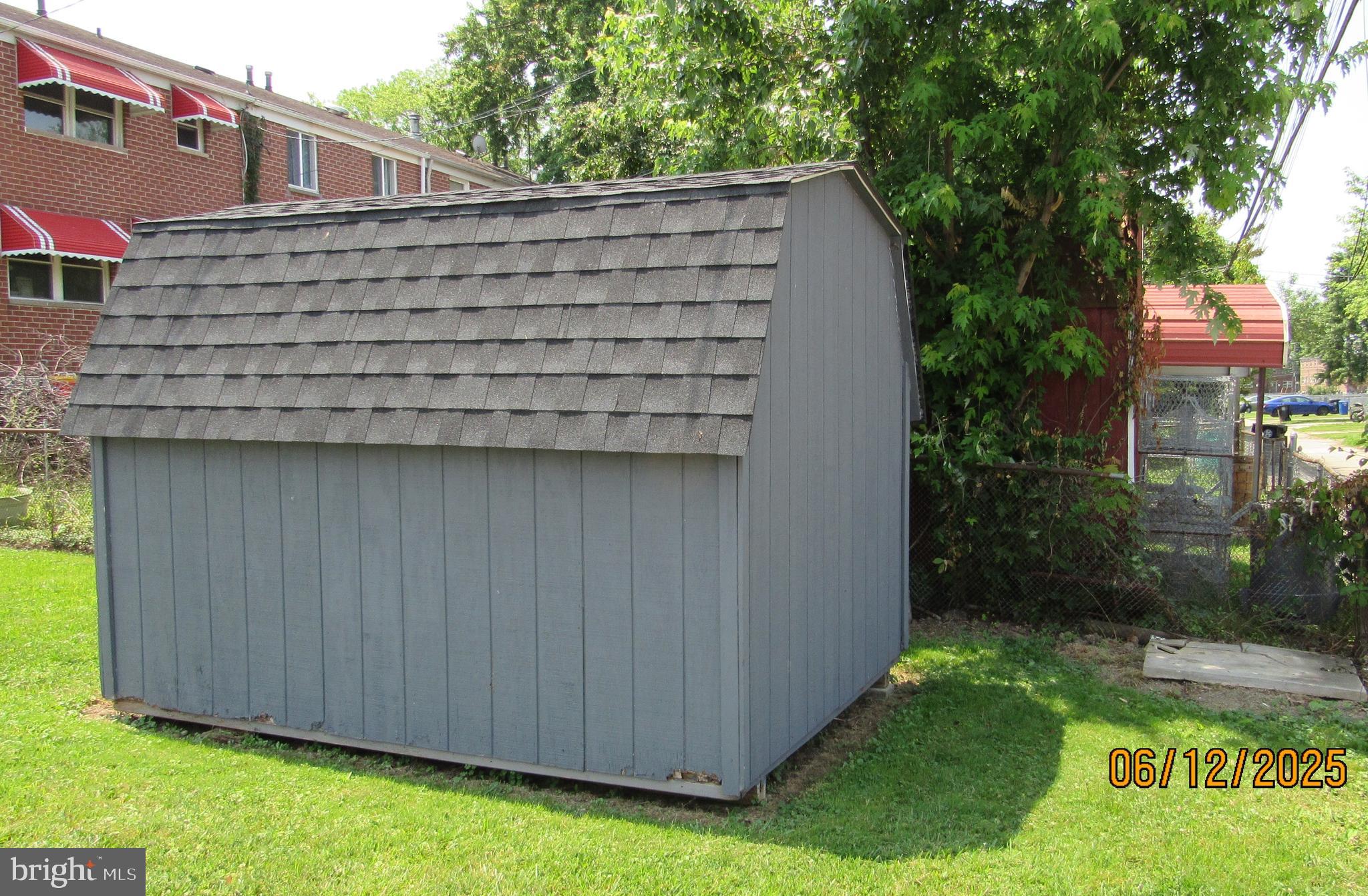 FOX RIDGE MANOR - Residential