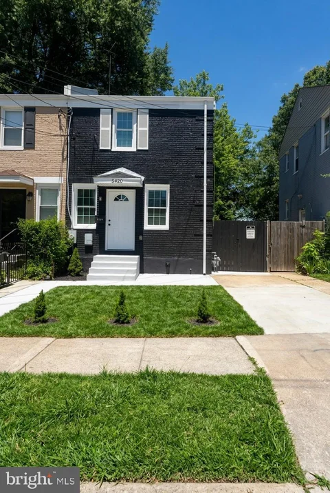 MLS: DCDC2281722