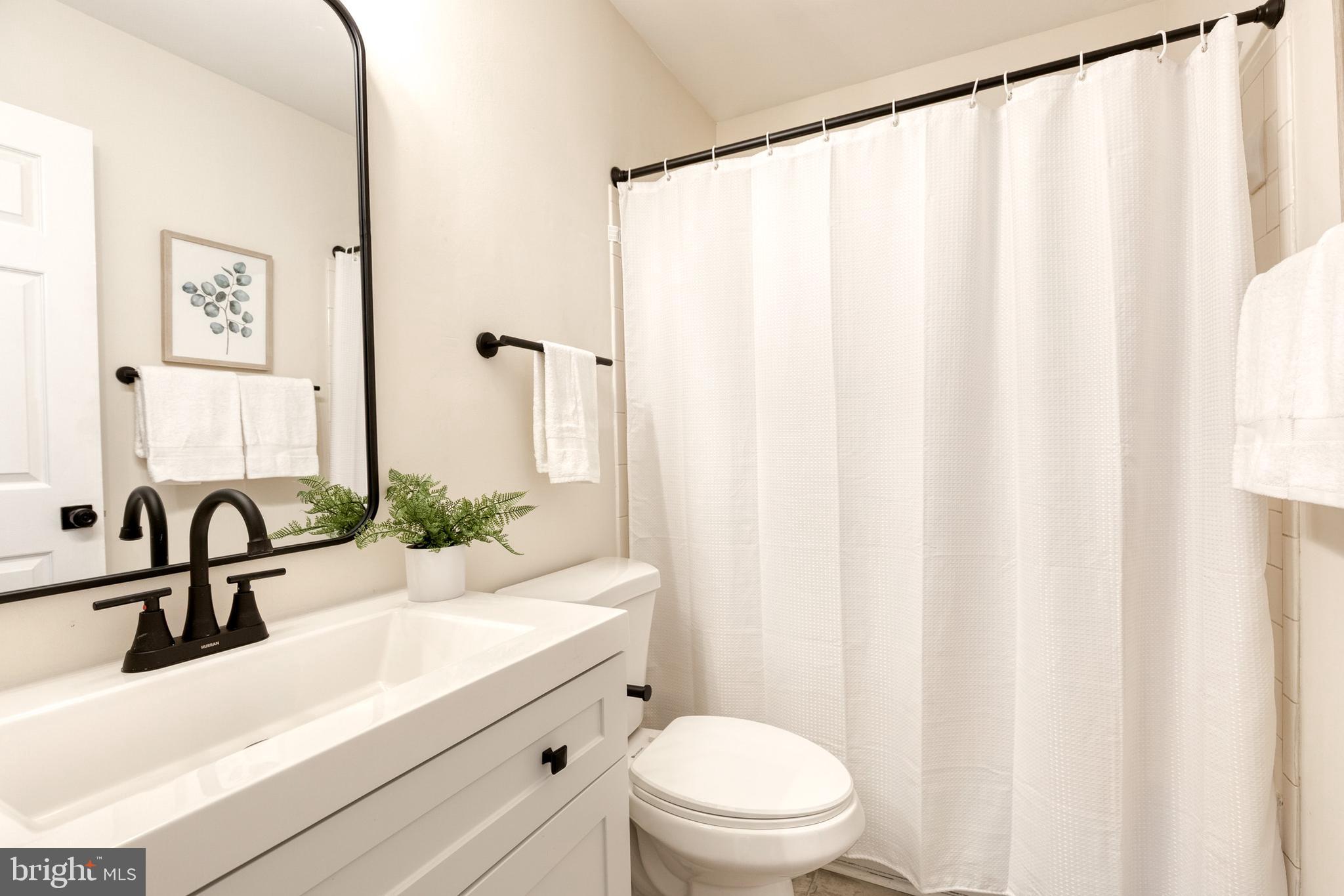 RIVERCHASE - Residential