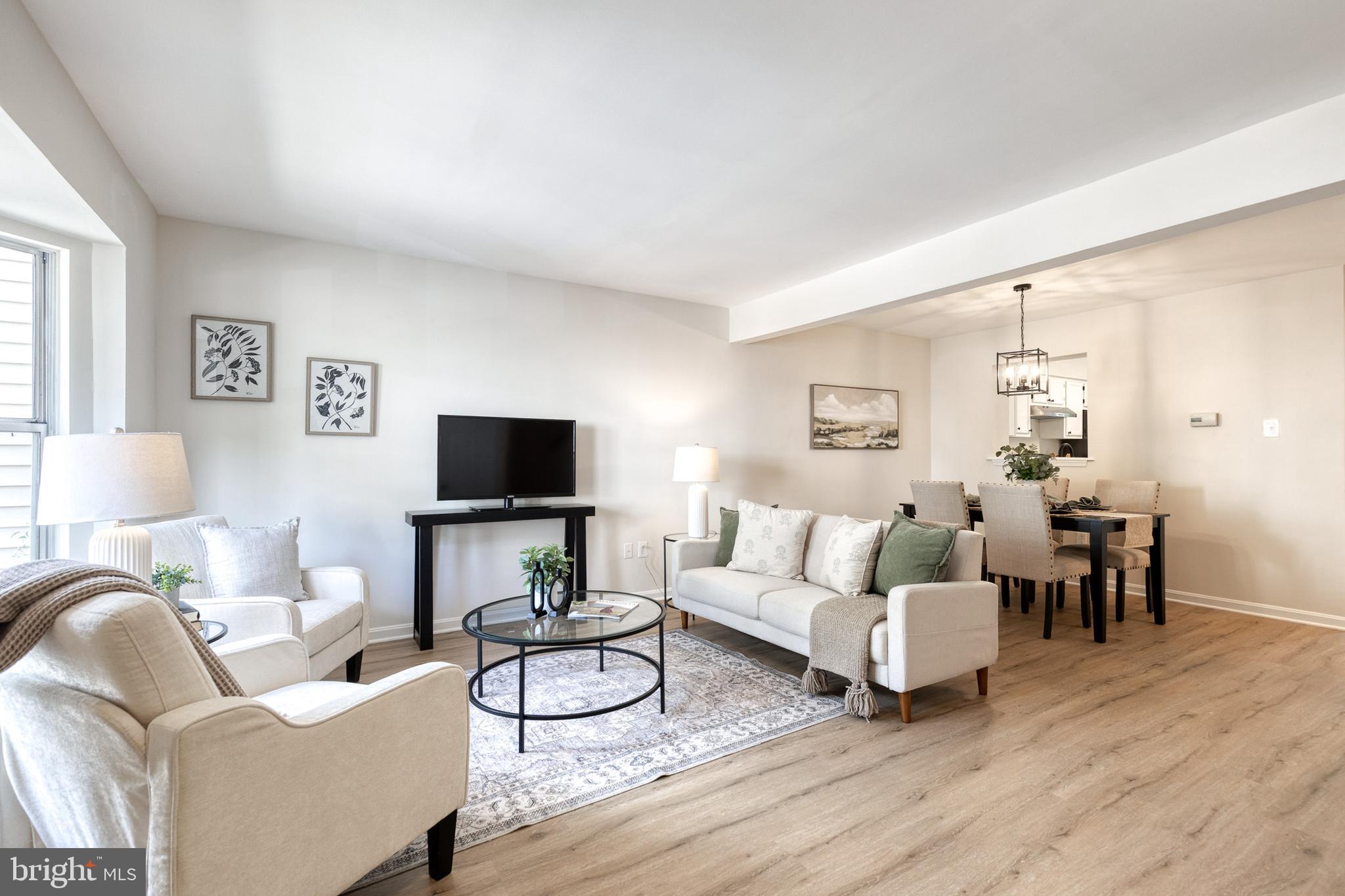 RIVERCHASE - Residential