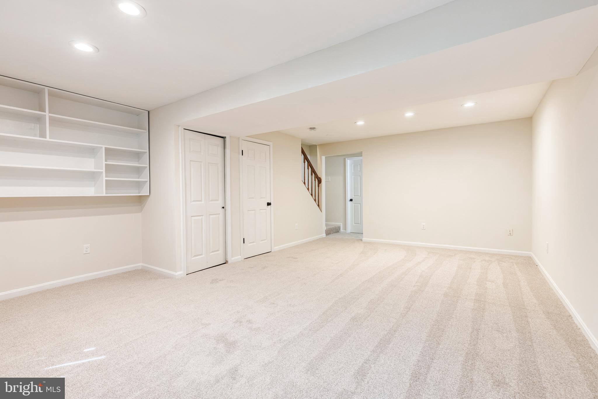 RIVERCHASE - Residential