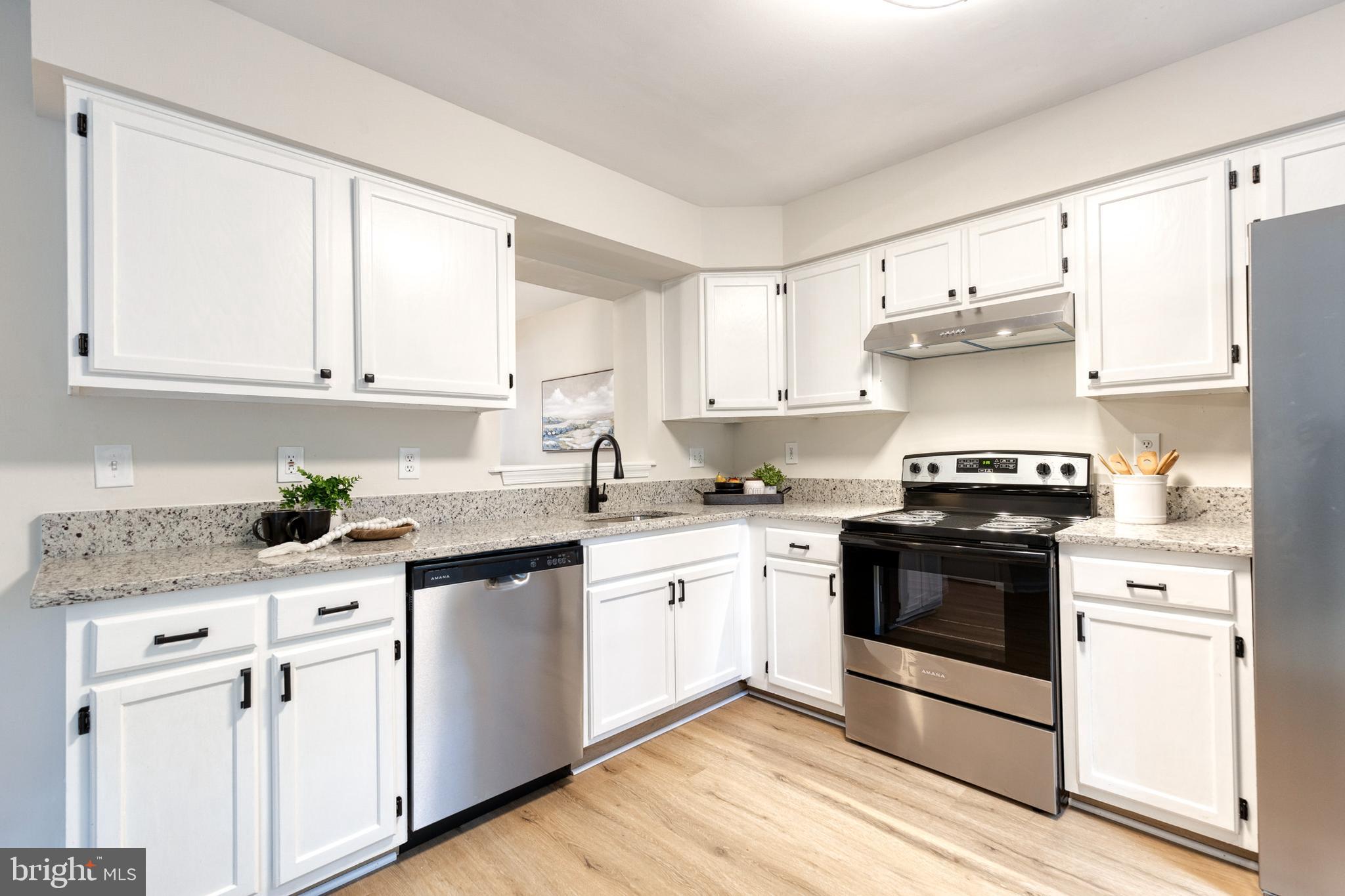 RIVERCHASE - Residential