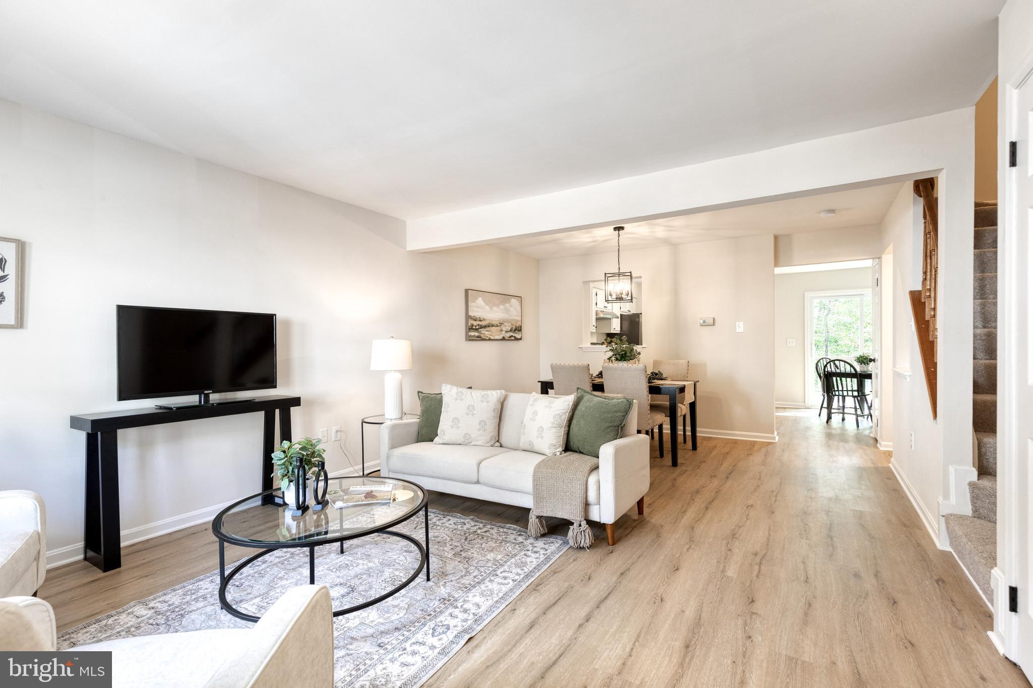 RIVERCHASE - Residential