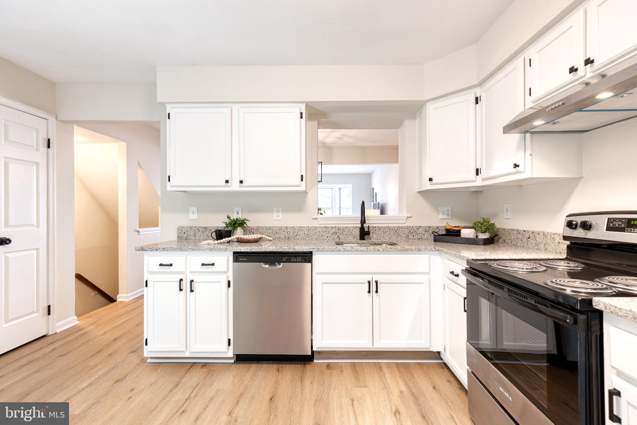 RIVERCHASE - Residential