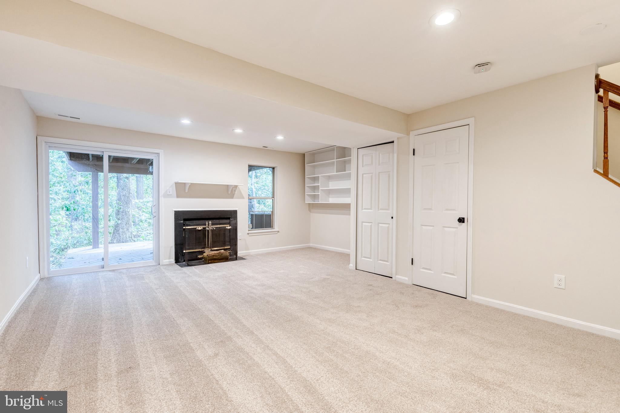 RIVERCHASE - Residential