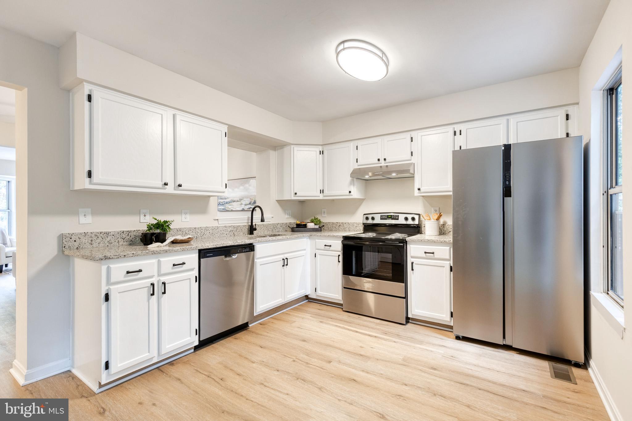 RIVERCHASE - Residential