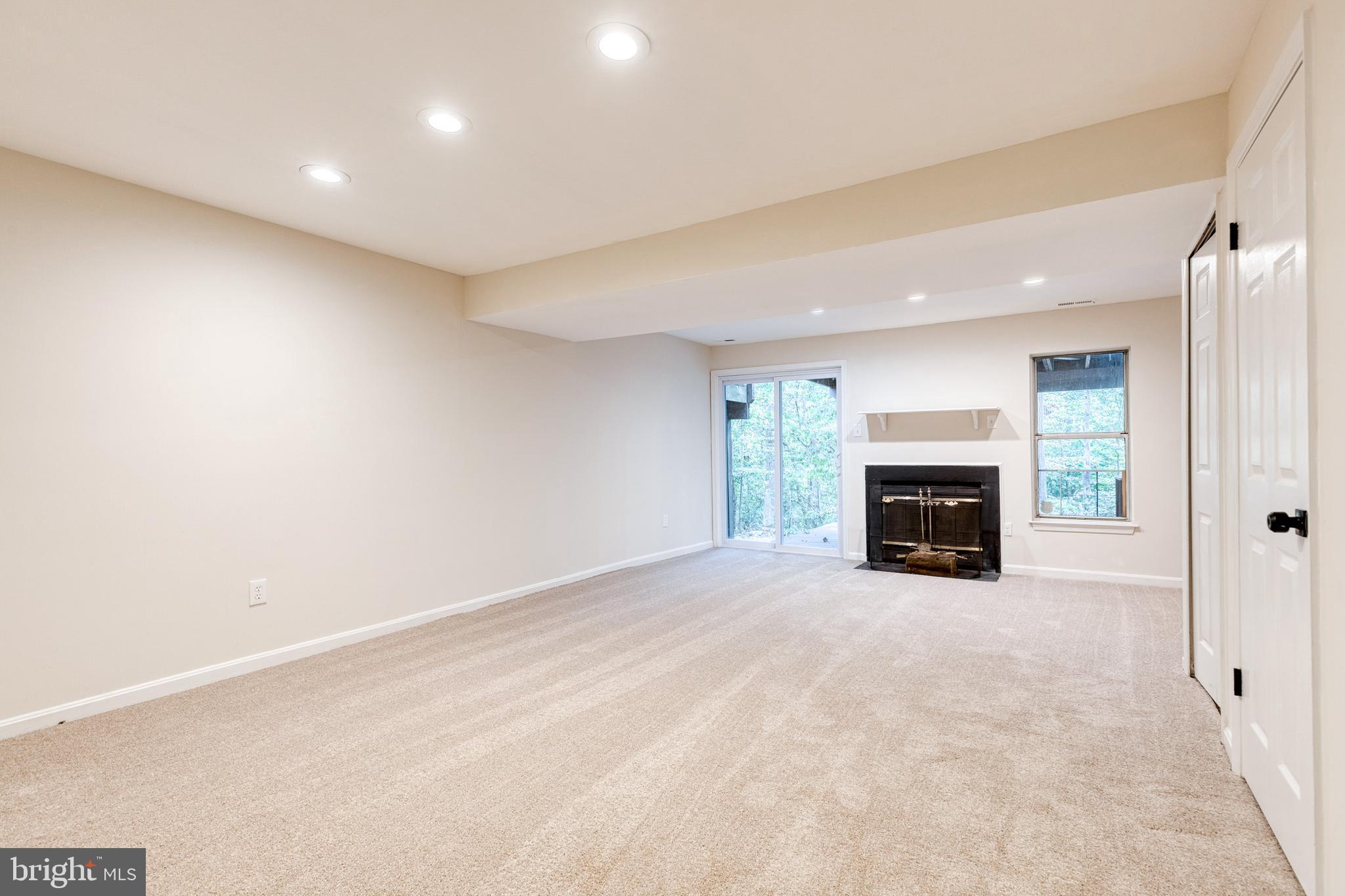 RIVERCHASE - Residential