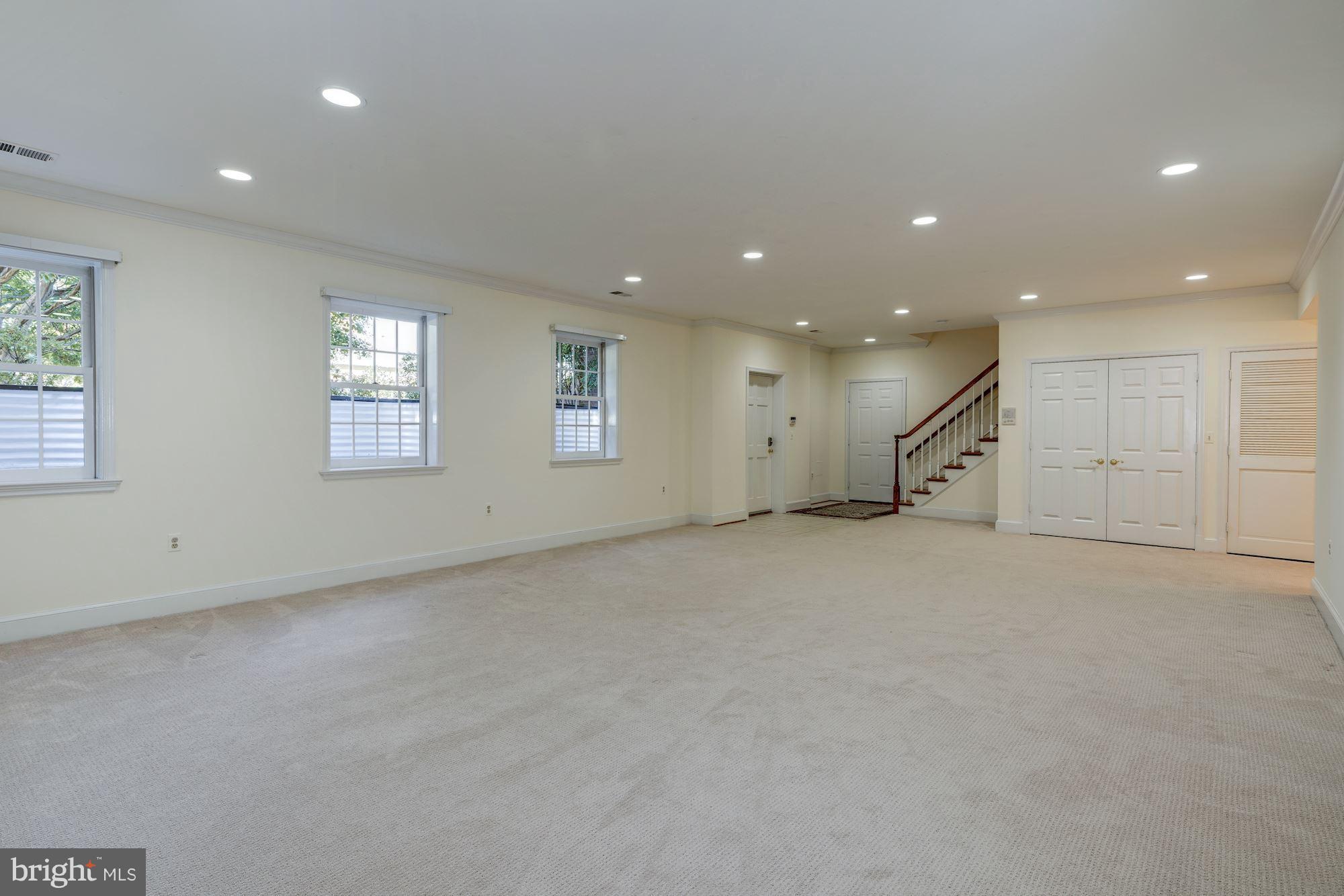 SPRING VALLEY - Residential