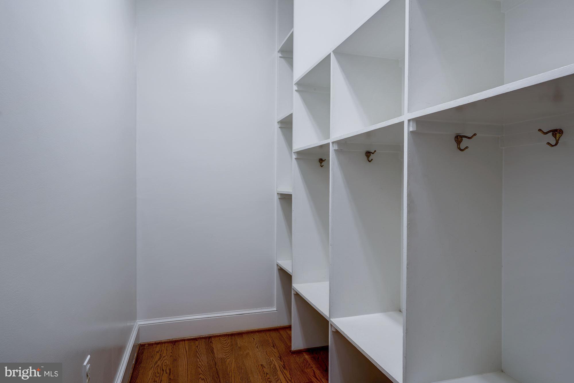 SPRING VALLEY - Residential