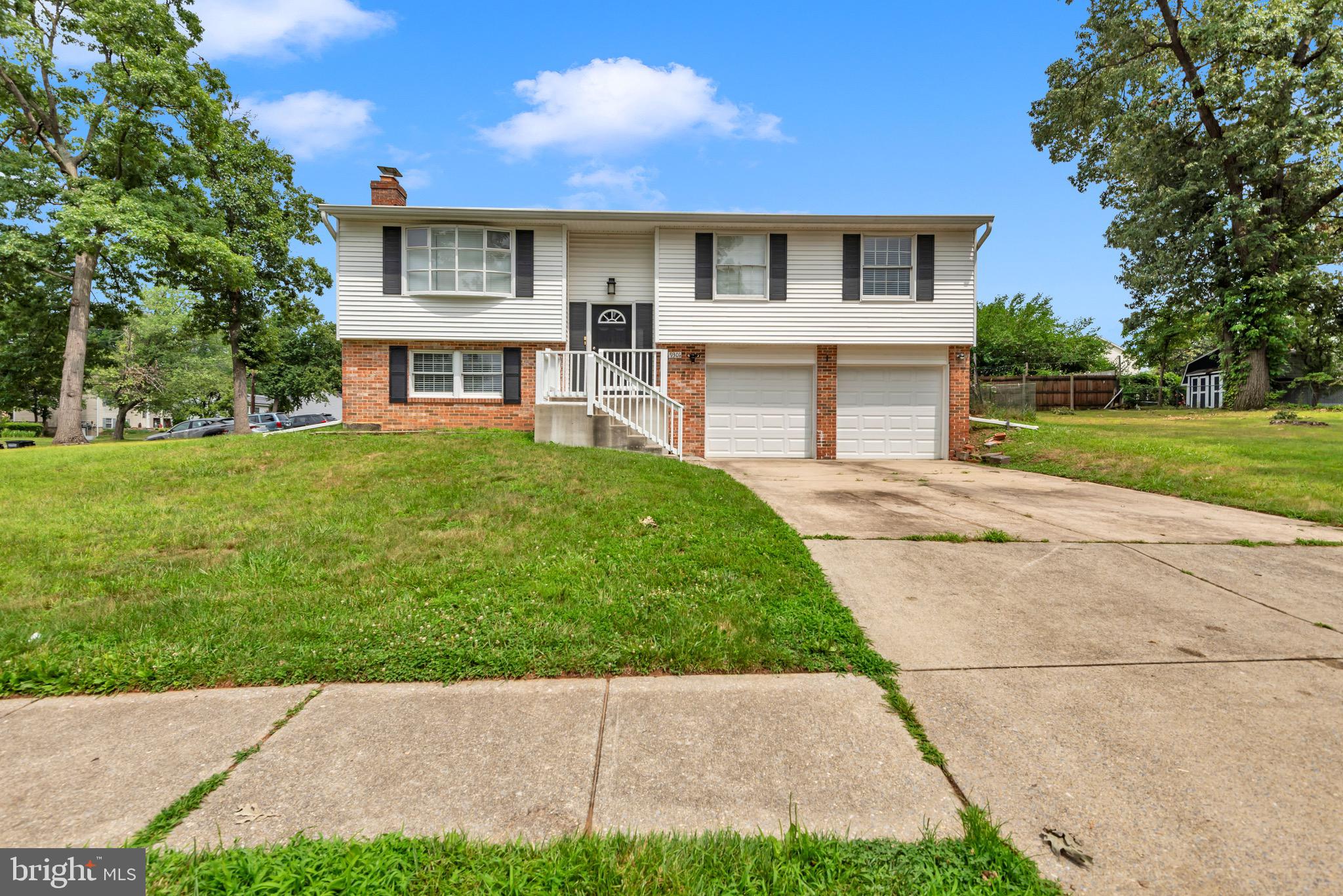 9301 N LAUREL ROAD