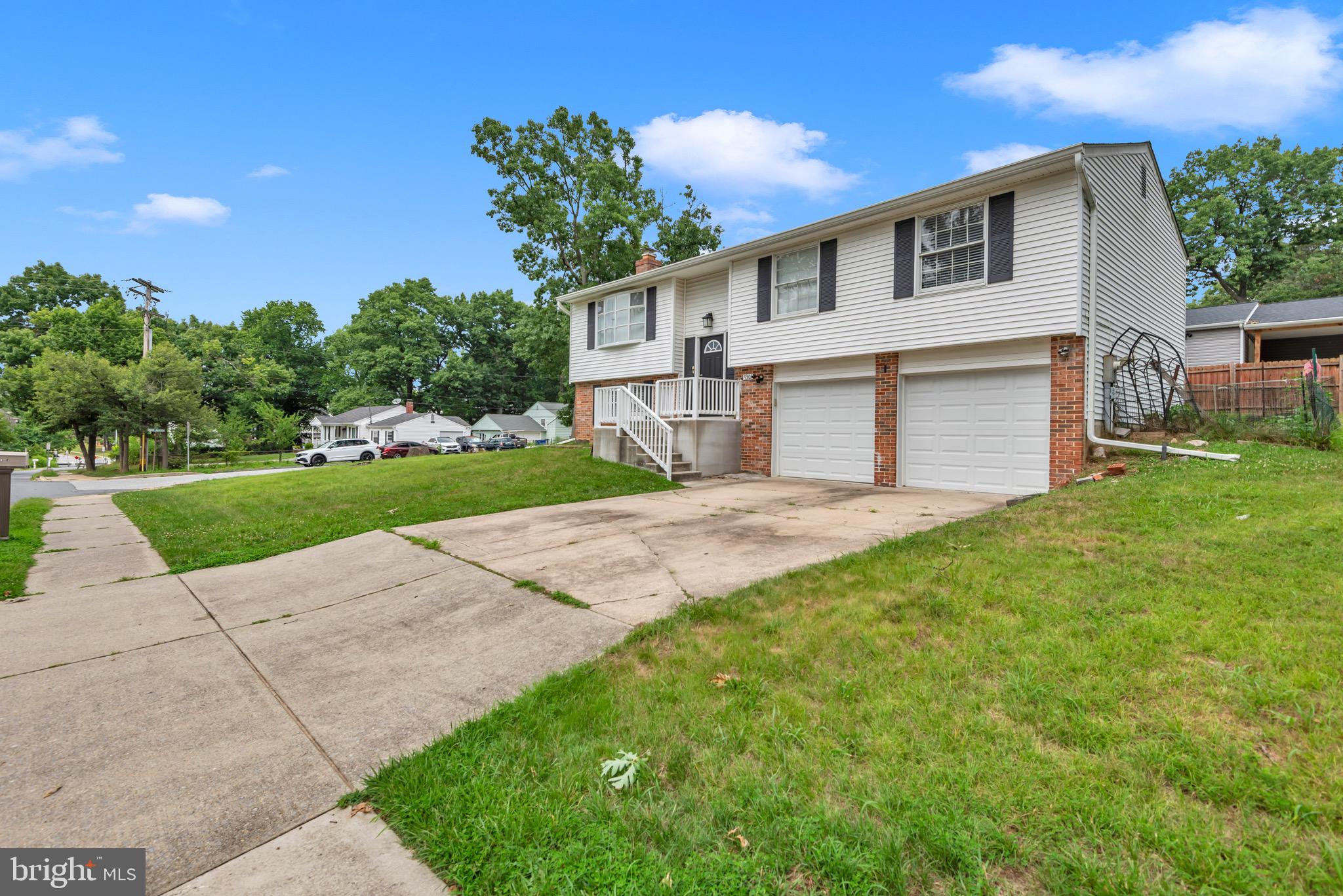 9301 N LAUREL ROAD