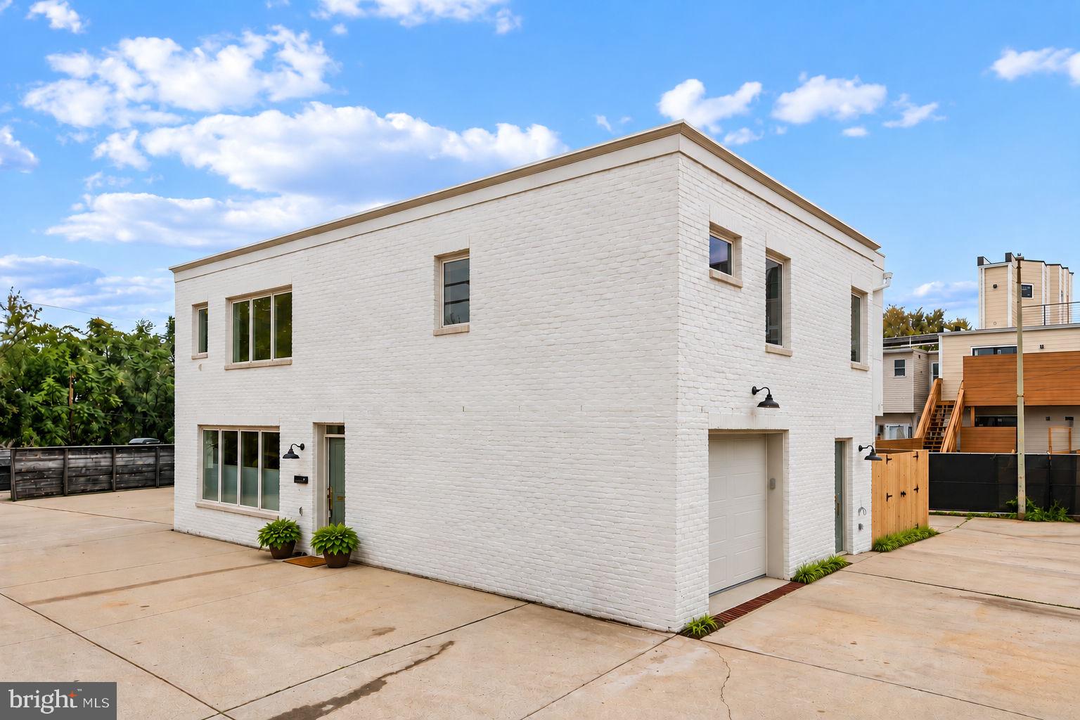 1818 INDEPENDENCE ALLEY SE
