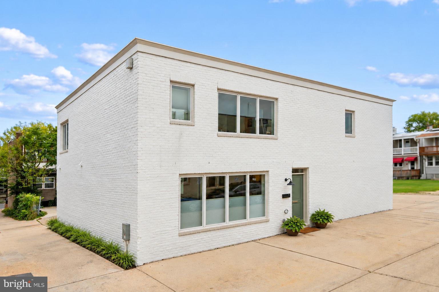 1818 INDEPENDENCE ALLEY SE