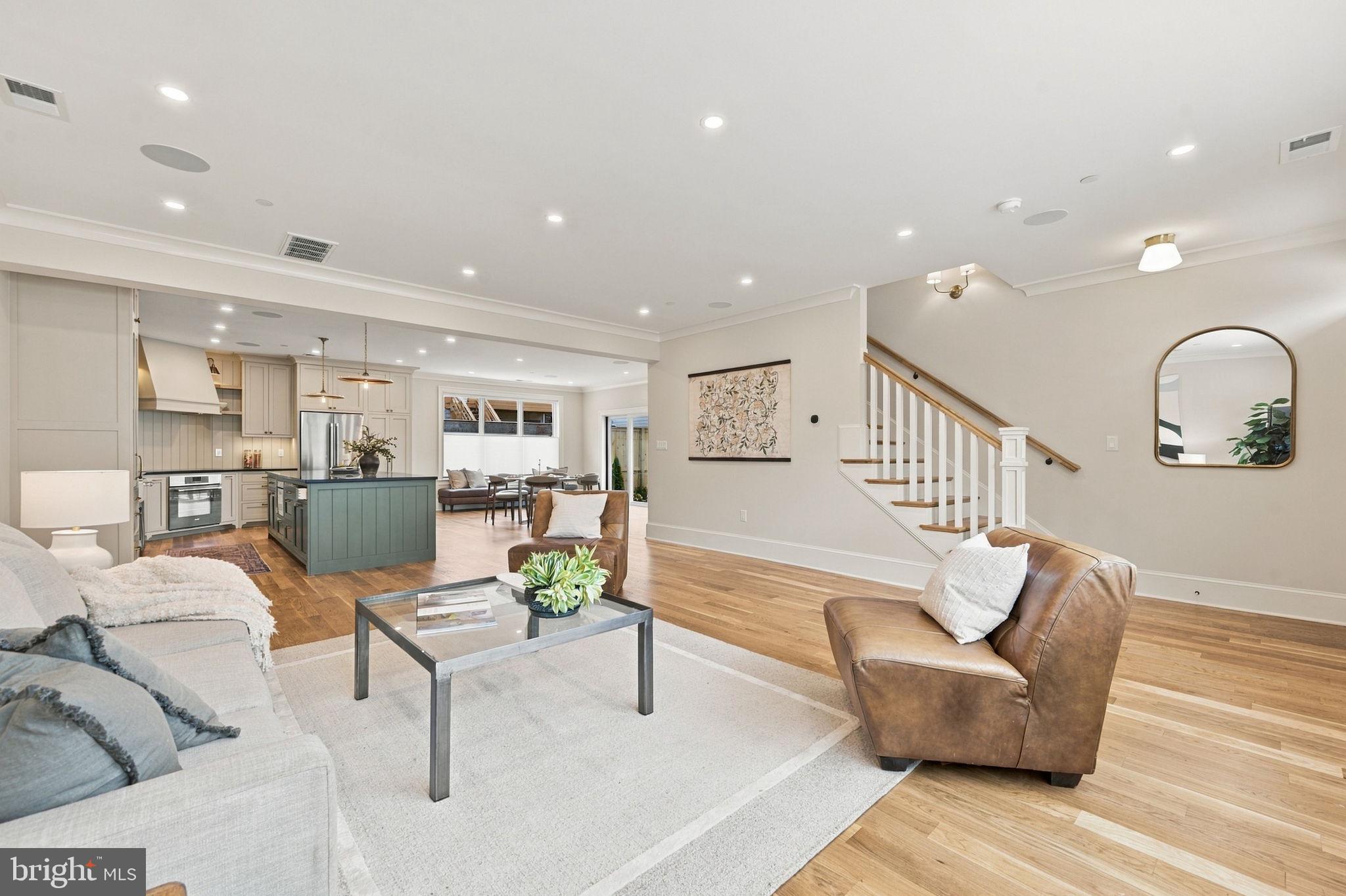 1818 INDEPENDENCE ALLEY SE