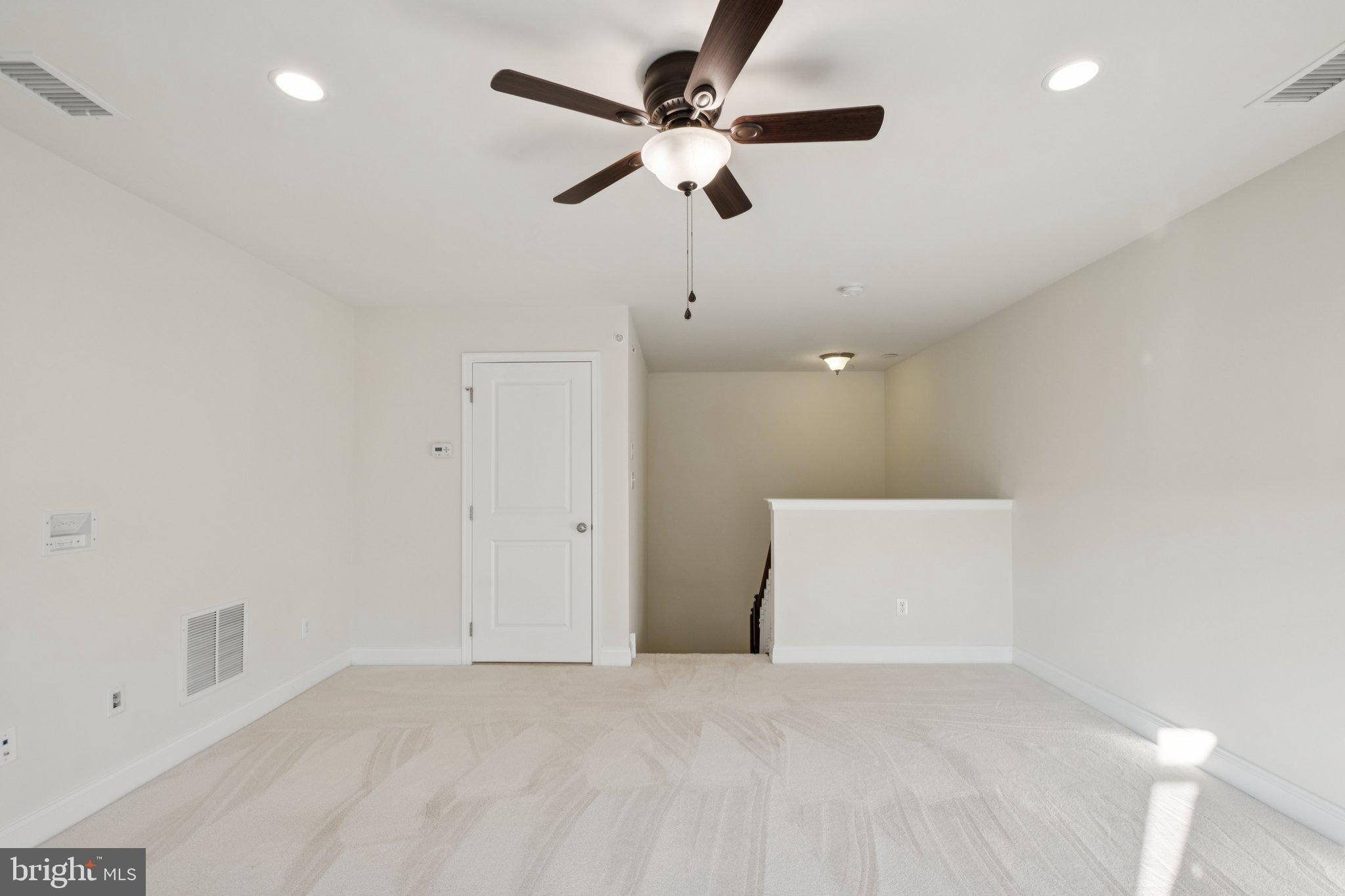 OAKS AT LAFAYETTE HILL - Residential