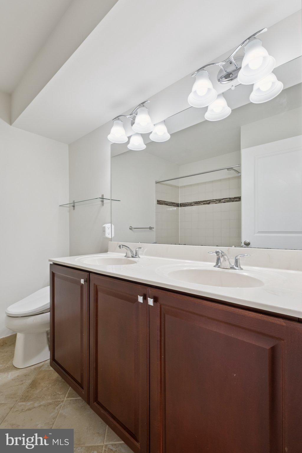 OAKS AT LAFAYETTE HILL - Residential