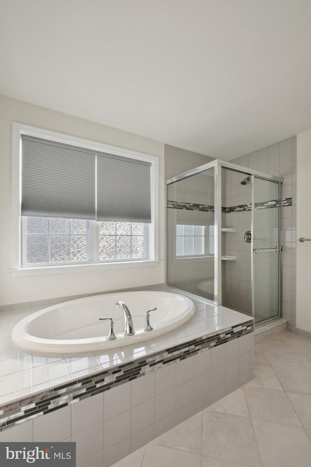 OAKS AT LAFAYETTE HILL - Residential