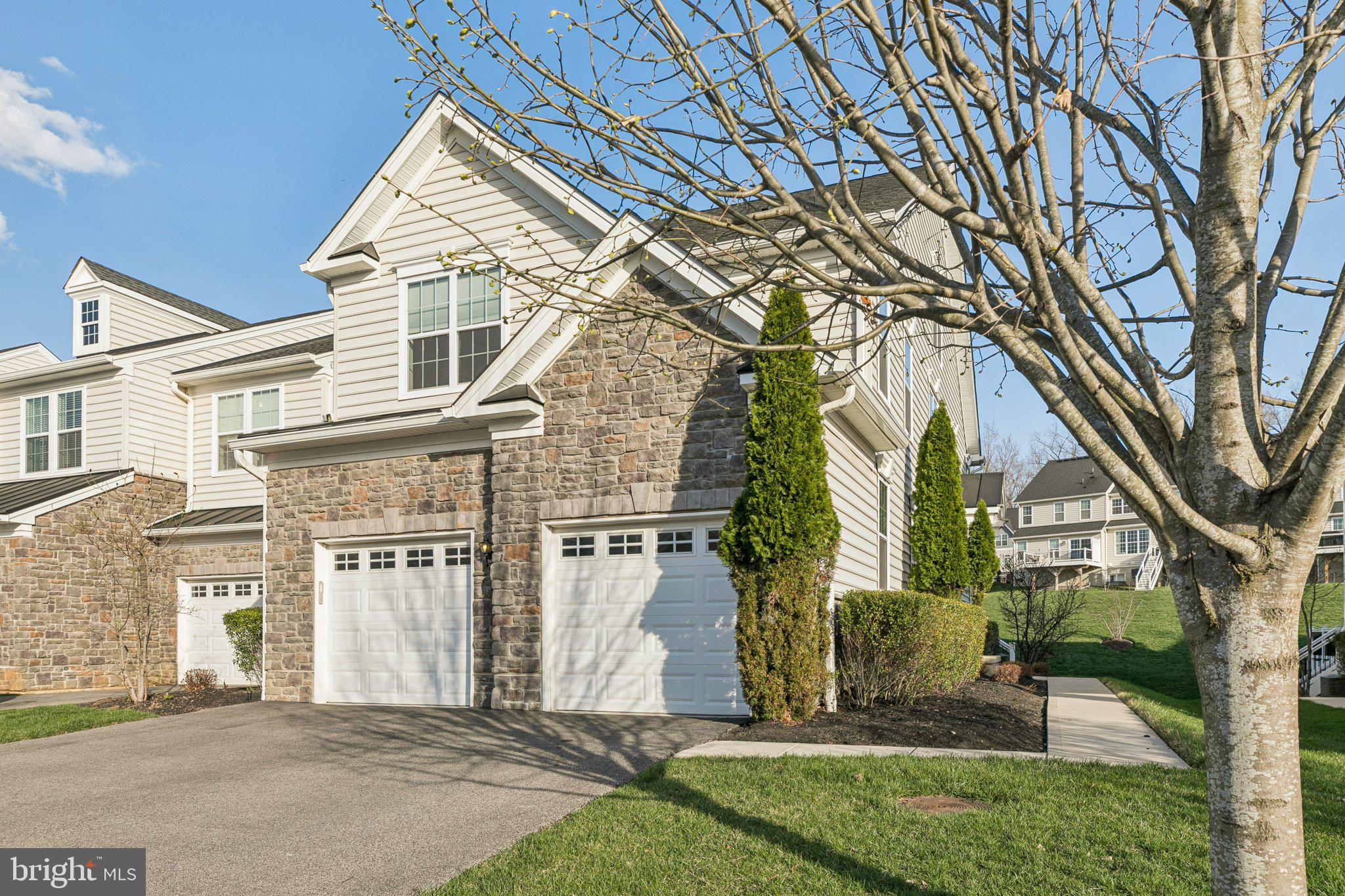 OAKS AT LAFAYETTE HILL - Residential