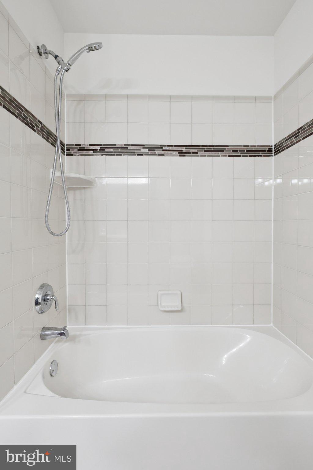 OAKS AT LAFAYETTE HILL - Residential