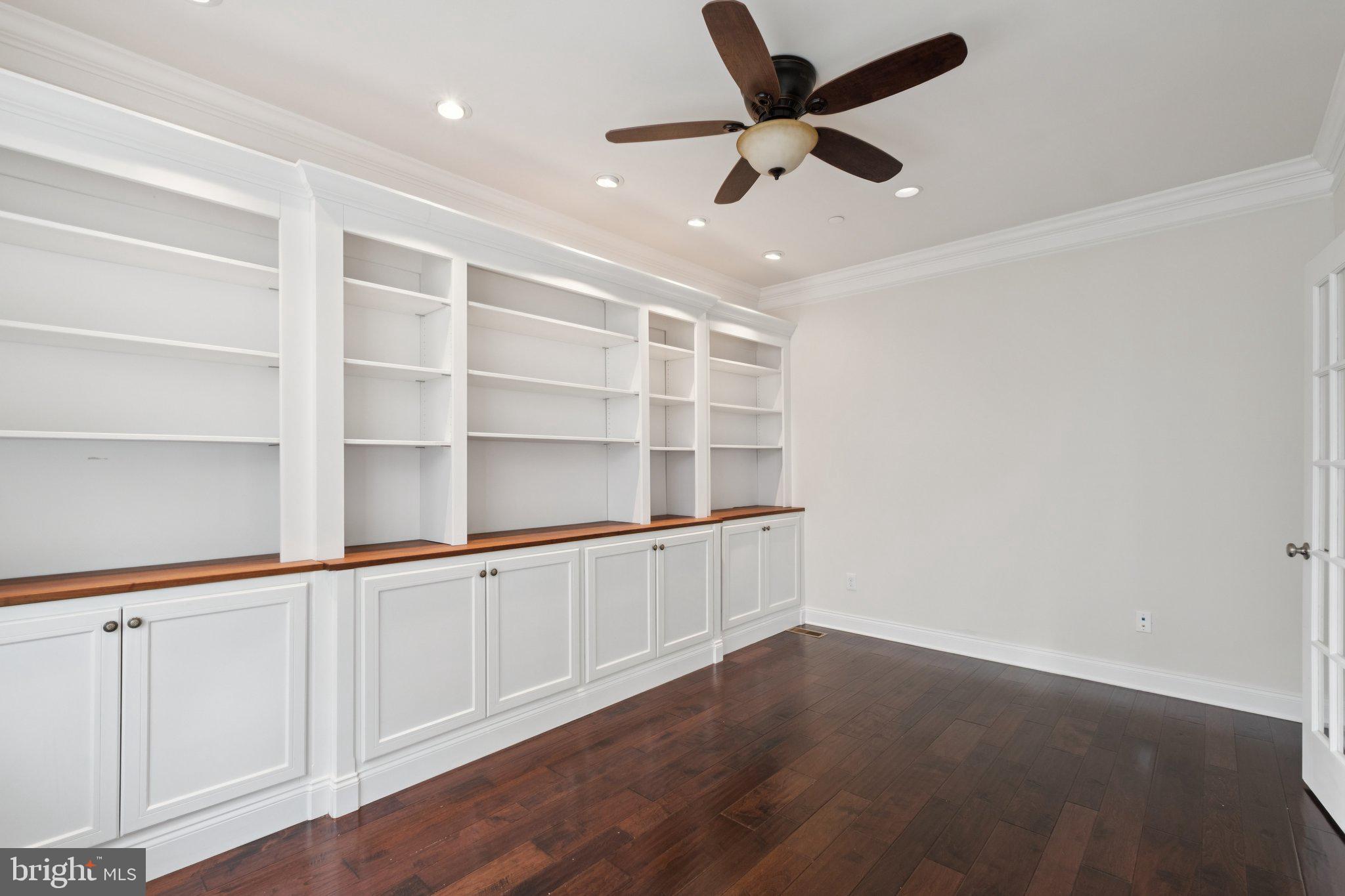 OAKS AT LAFAYETTE HILL - Residential