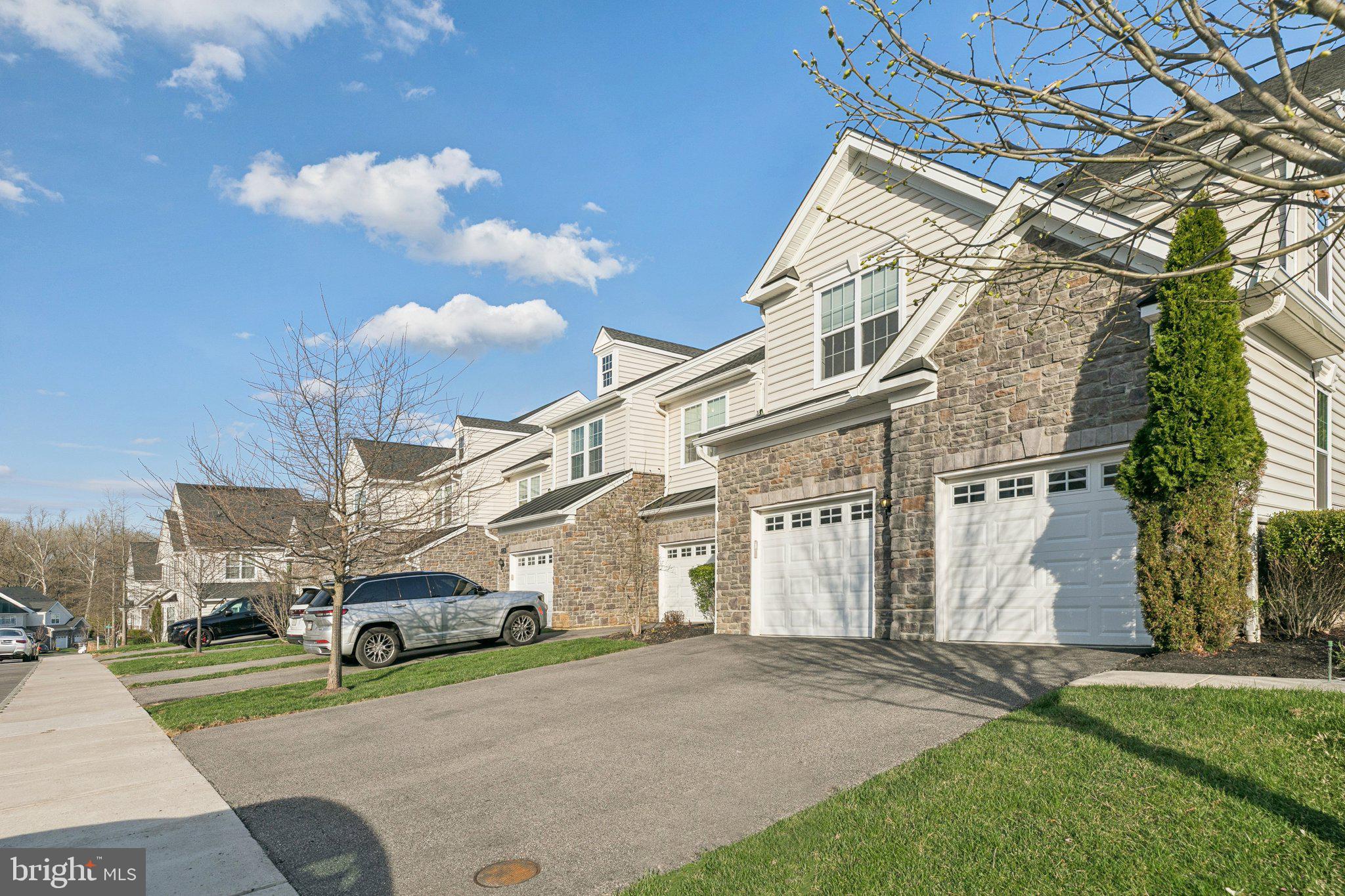 OAKS AT LAFAYETTE HILL - Residential