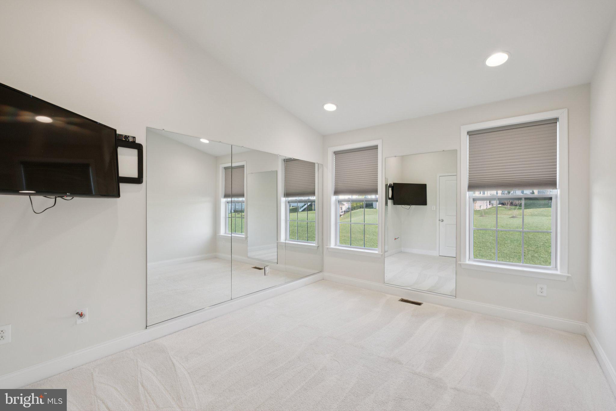 OAKS AT LAFAYETTE HILL - Residential