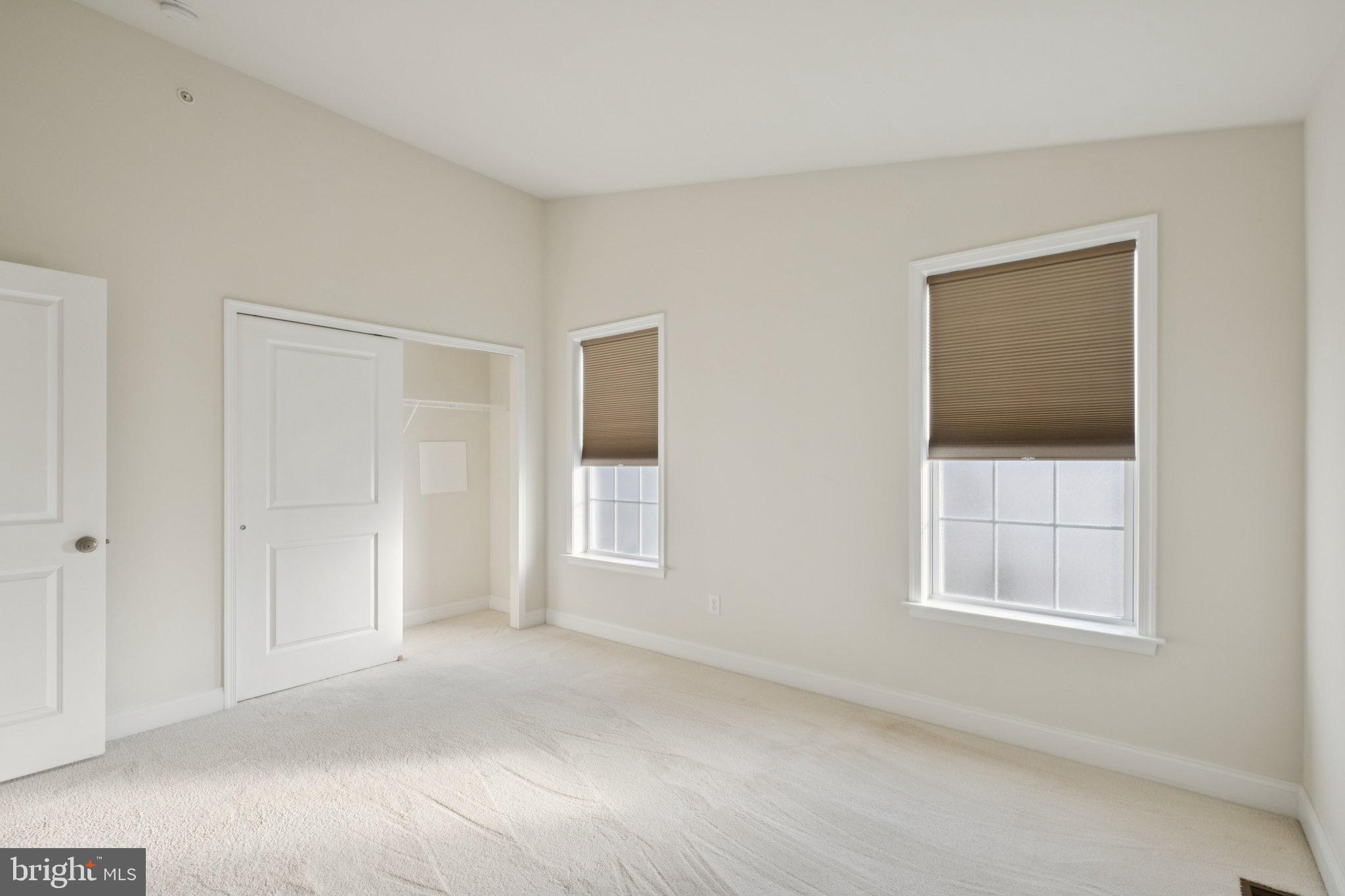 OAKS AT LAFAYETTE HILL - Residential