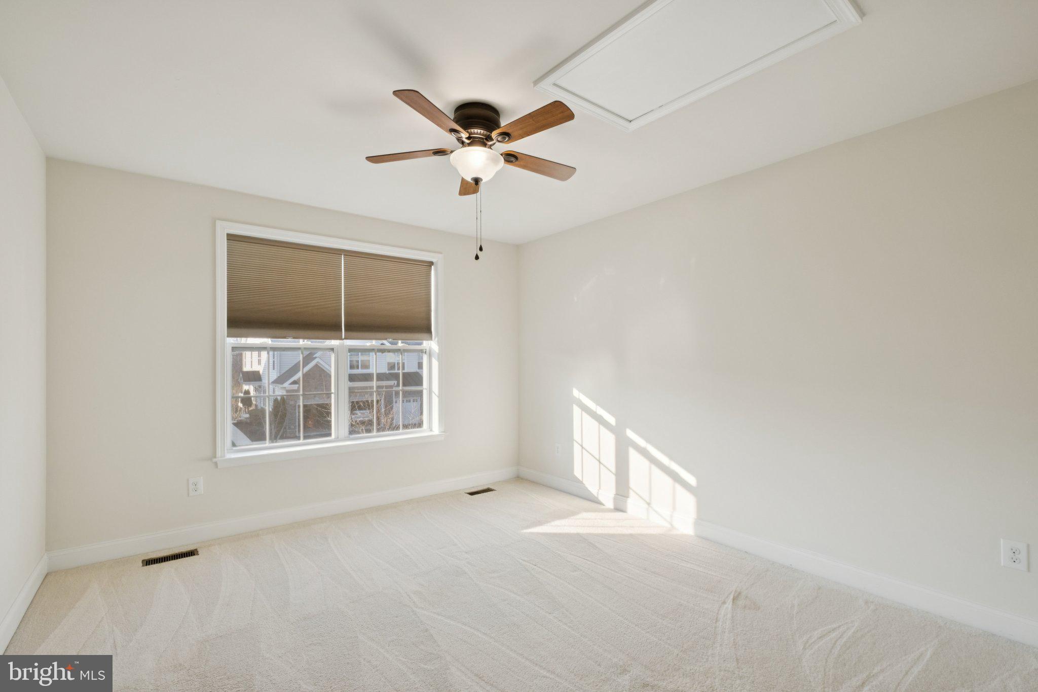 OAKS AT LAFAYETTE HILL - Residential